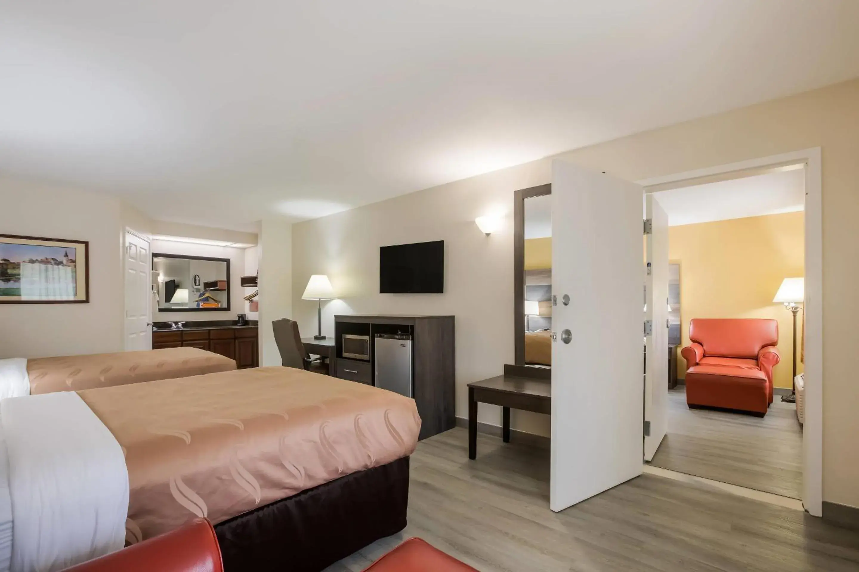 Bedroom, Bed in Quality Inn & Suites Greensboro near Lake Oconee Bedroom, Bed in Quality Inn & Suites Greensboro near Lake Oconee