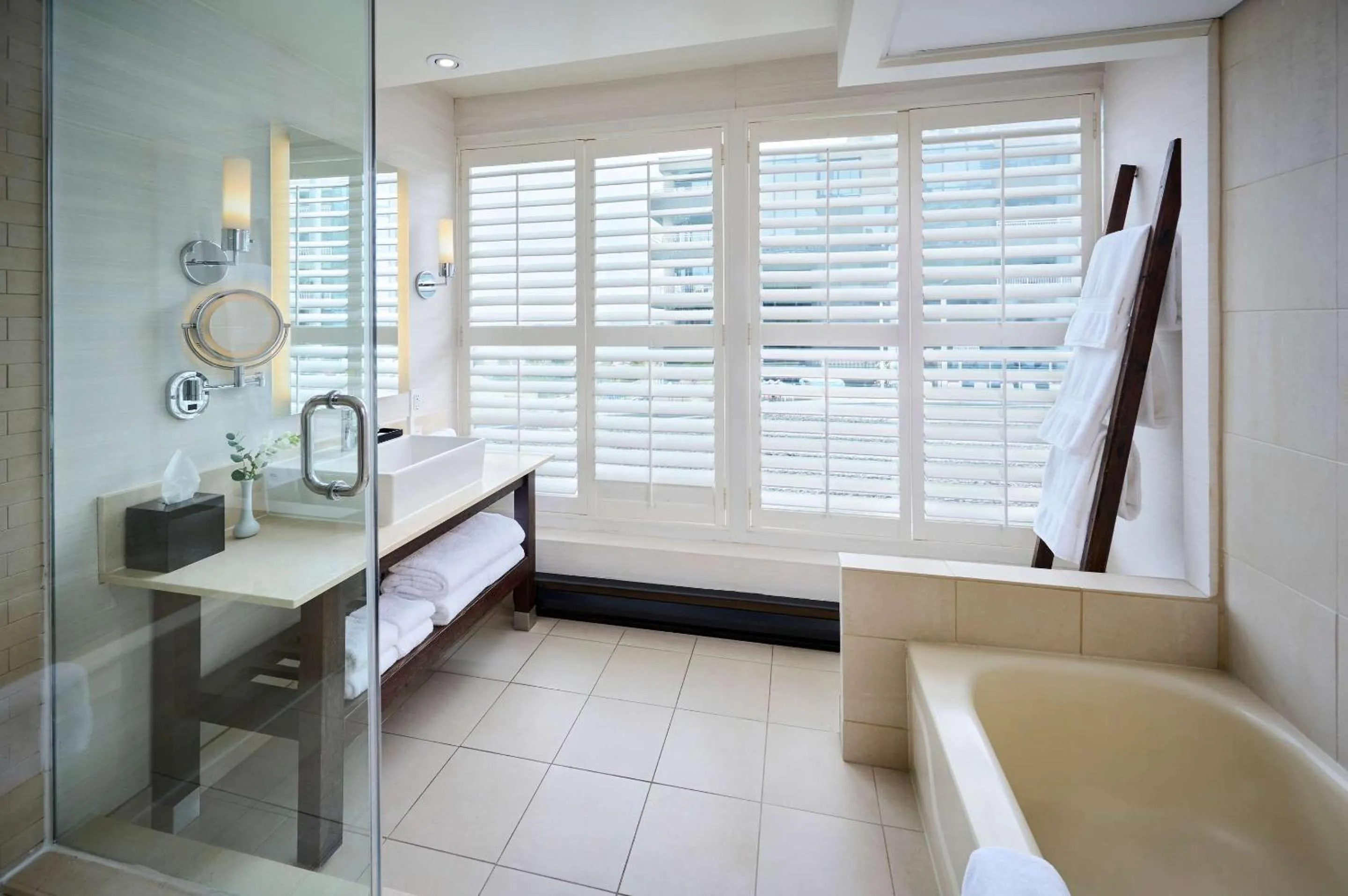 Bedroom in Radisson Blu Toronto Downtown