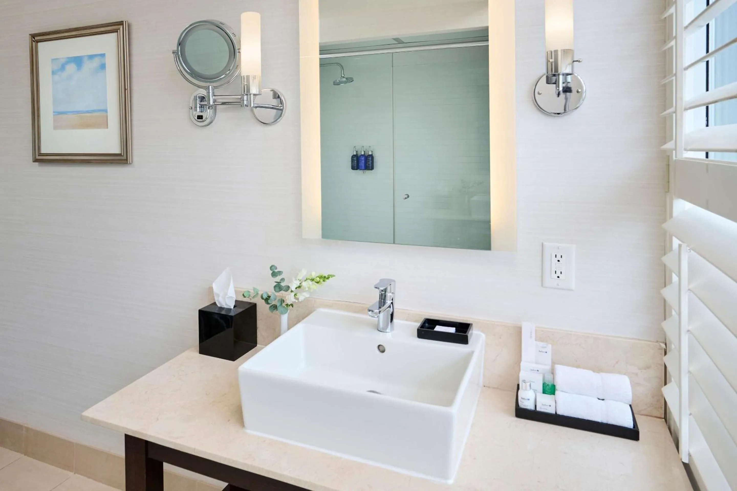 Bedroom in Radisson Blu Toronto Downtown