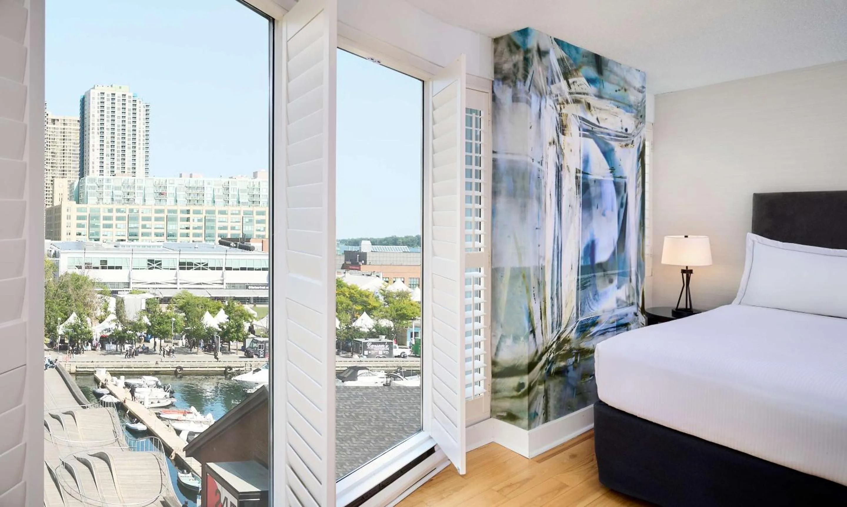 Bedroom, Bed in Radisson Blu Toronto Downtown