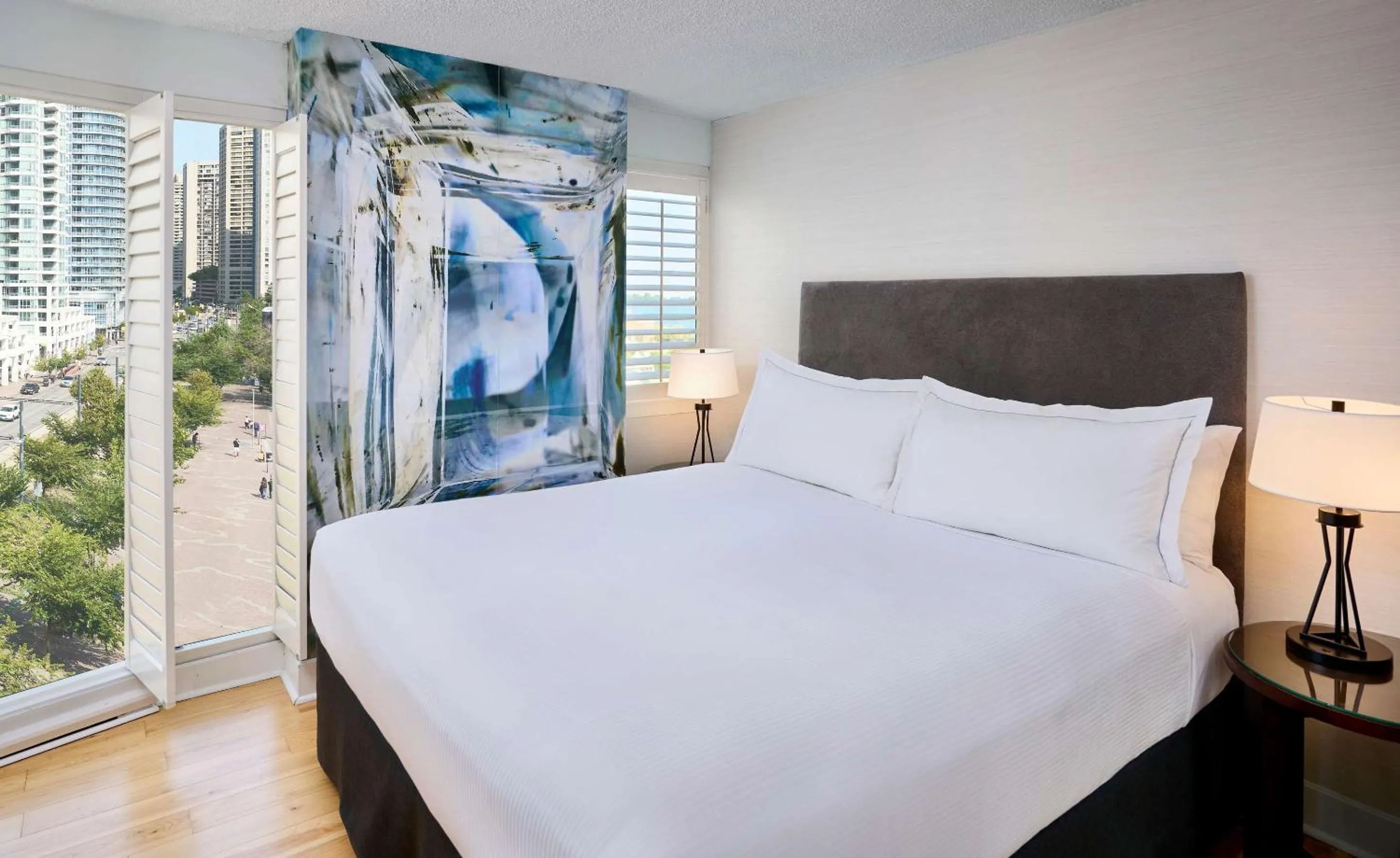 Bedroom, Bed in Radisson Blu Toronto Downtown