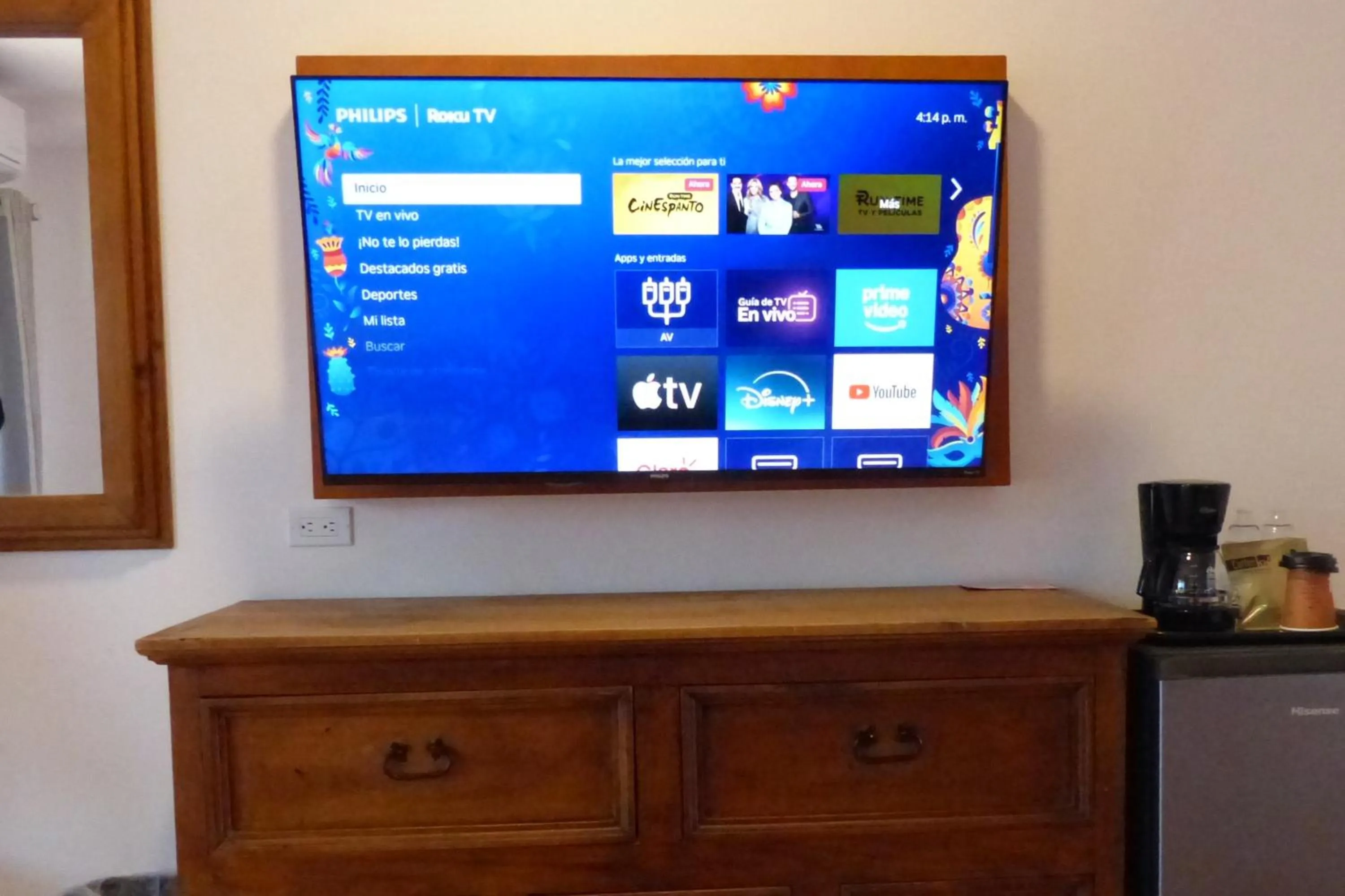 TV and multimedia in Hotel Hacienda Bugambilias La Paz