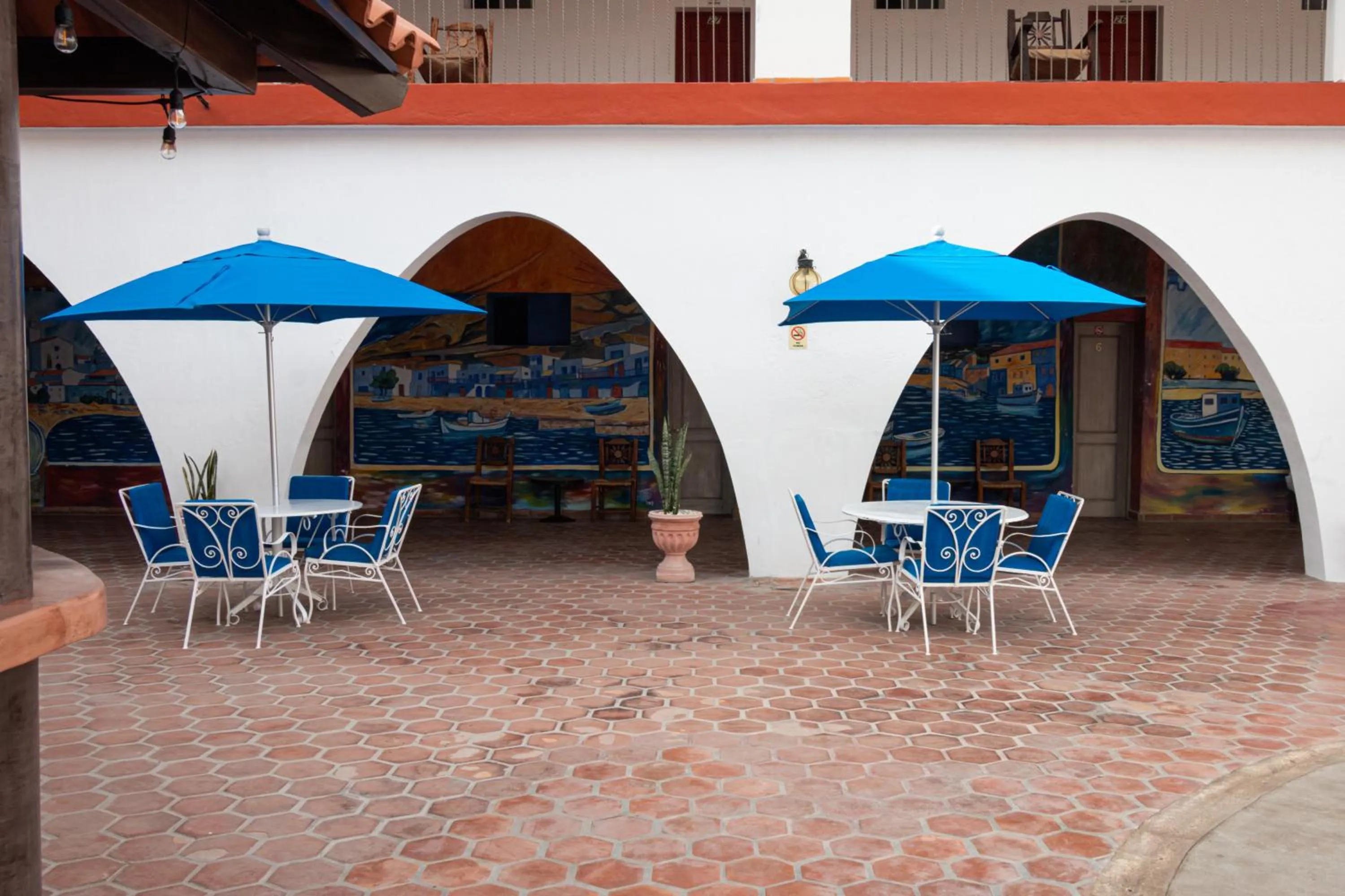 Patio in Hotel Hacienda Bugambilias La Paz