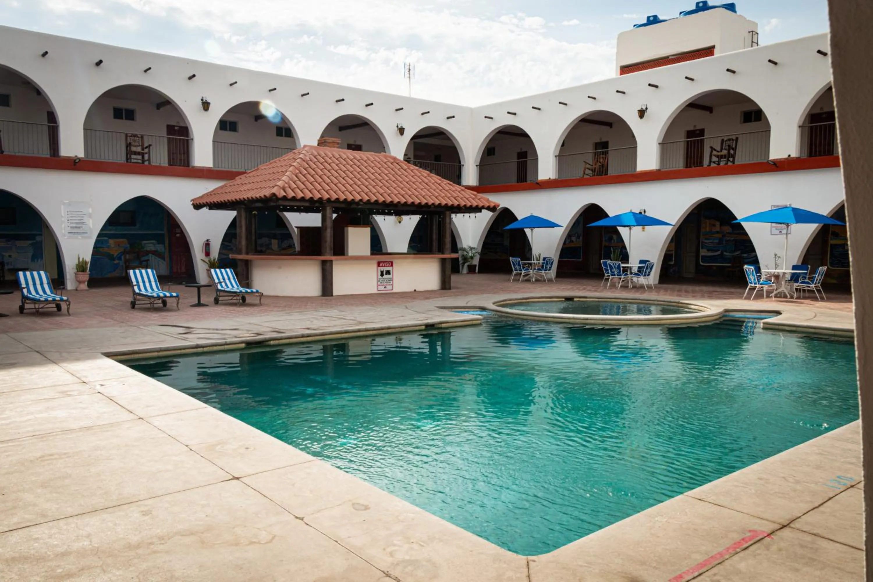 Swimming pool in Hotel Hacienda Bugambilias La Paz