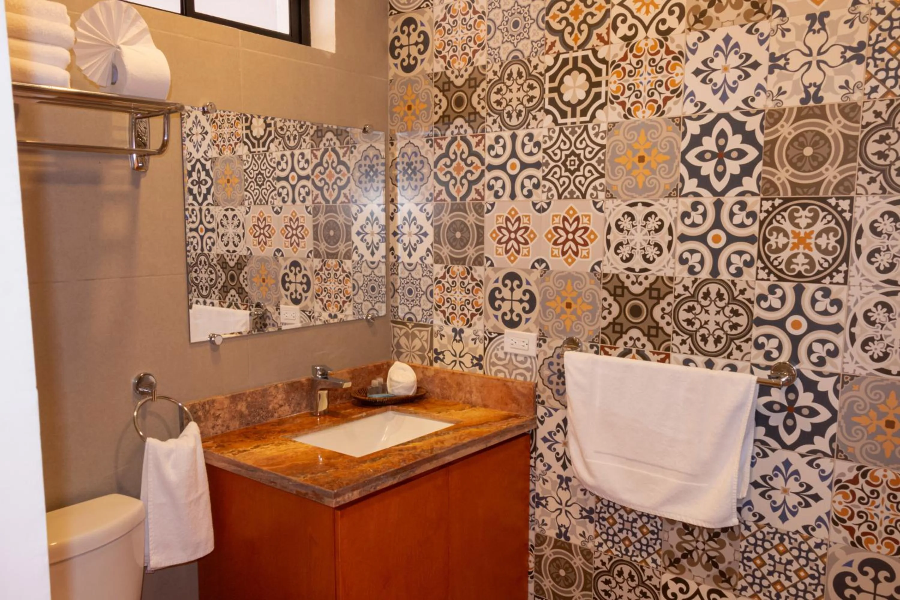 Bathroom in Hotel Hacienda Bugambilias La Paz