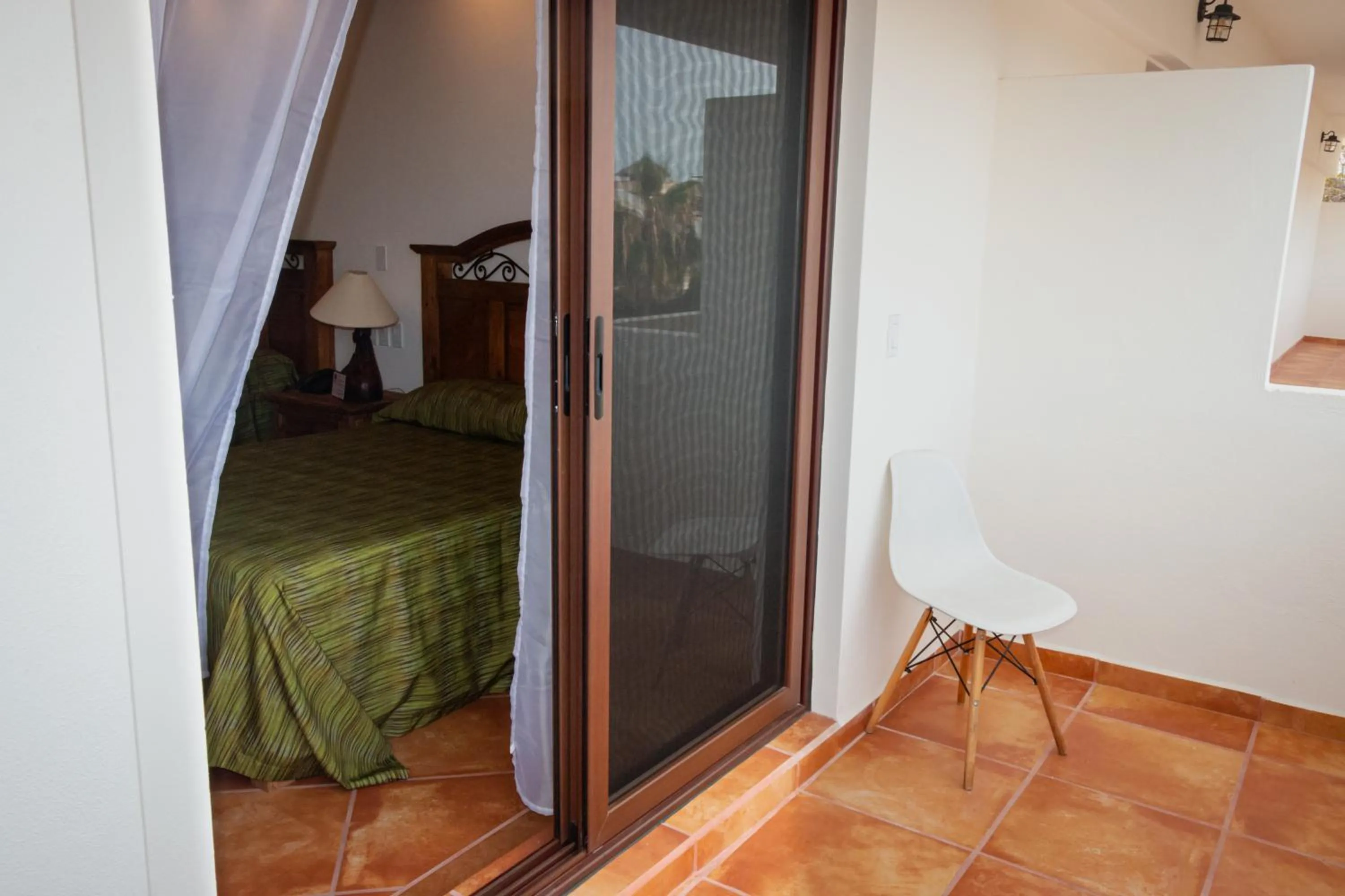 Balcony/Terrace, Bed in Hotel Hacienda Bugambilias La Paz
