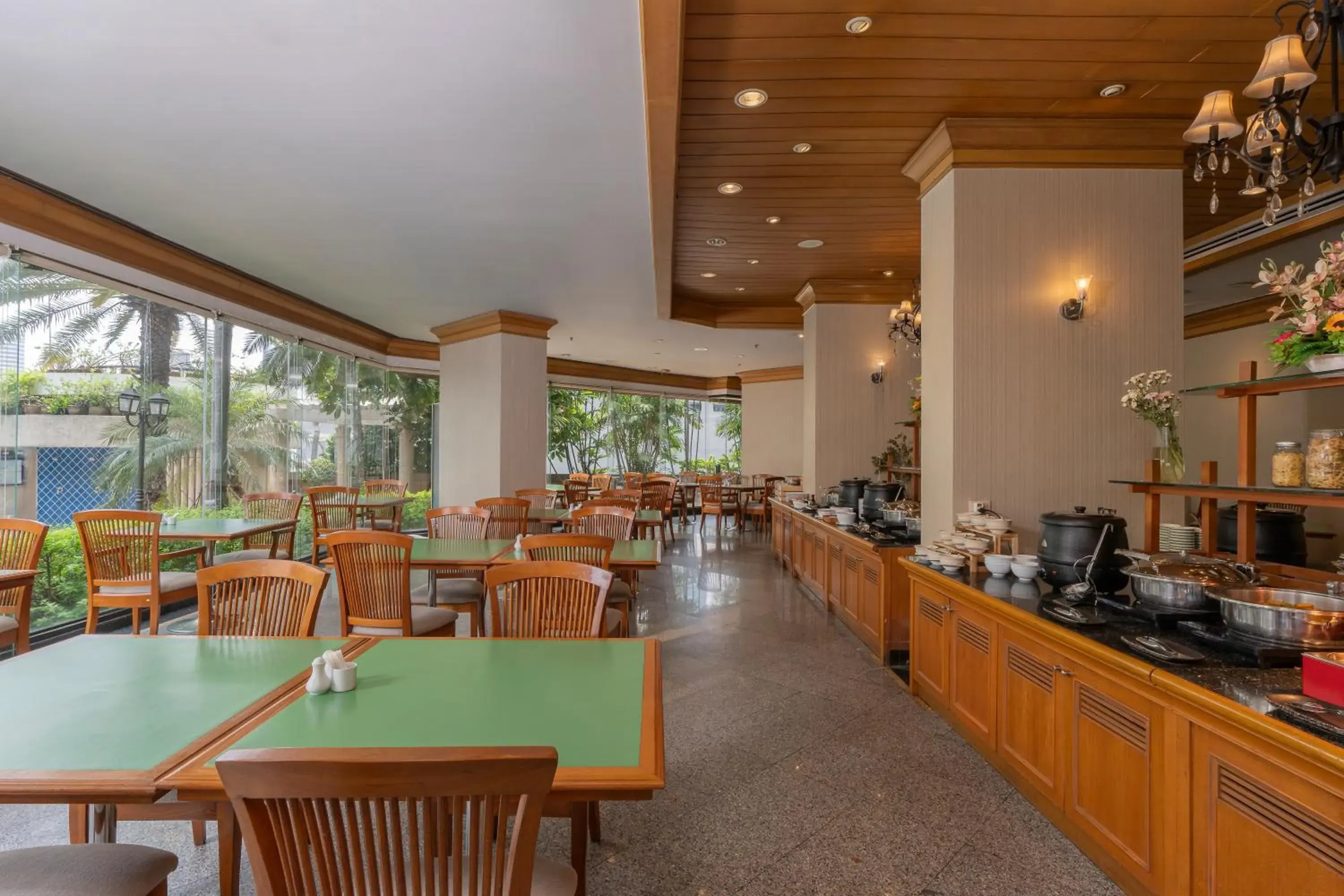 Restaurant/places to eat in Grand Diamond Suites Hotel Restaurant/places to eat in Grand Diamond Suites Hotel
