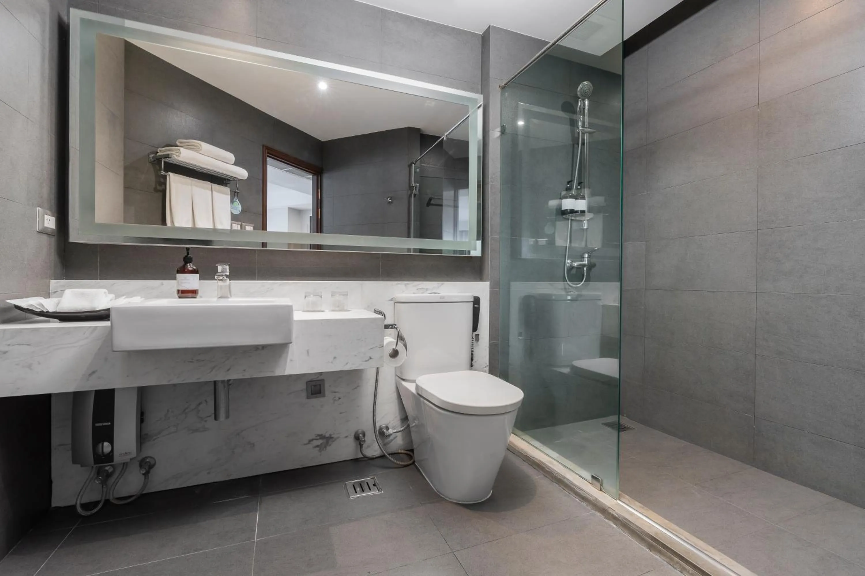 Bathroom in Grand Diamond Suites Hotel