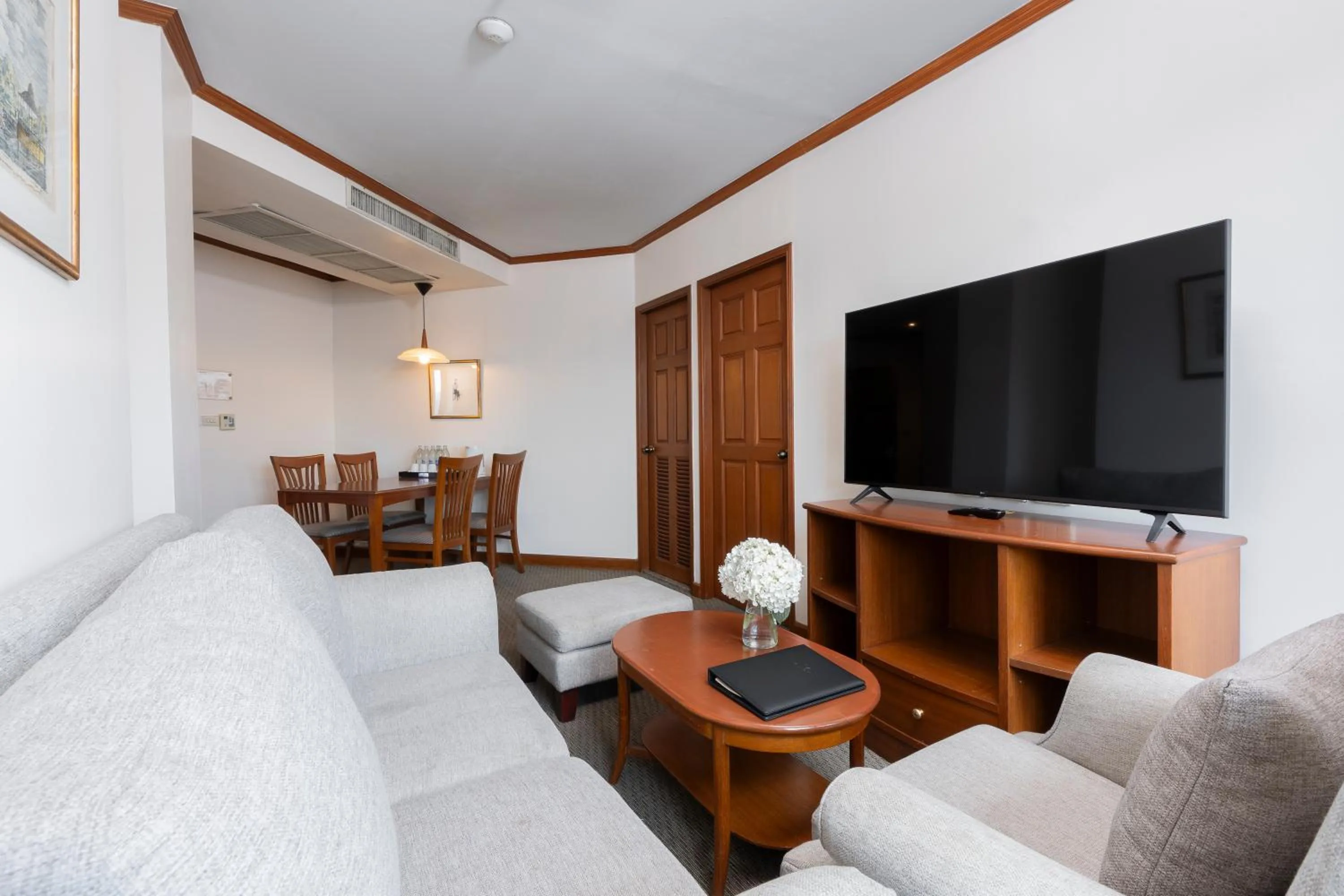 Living room in Grand Diamond Suites Hotel