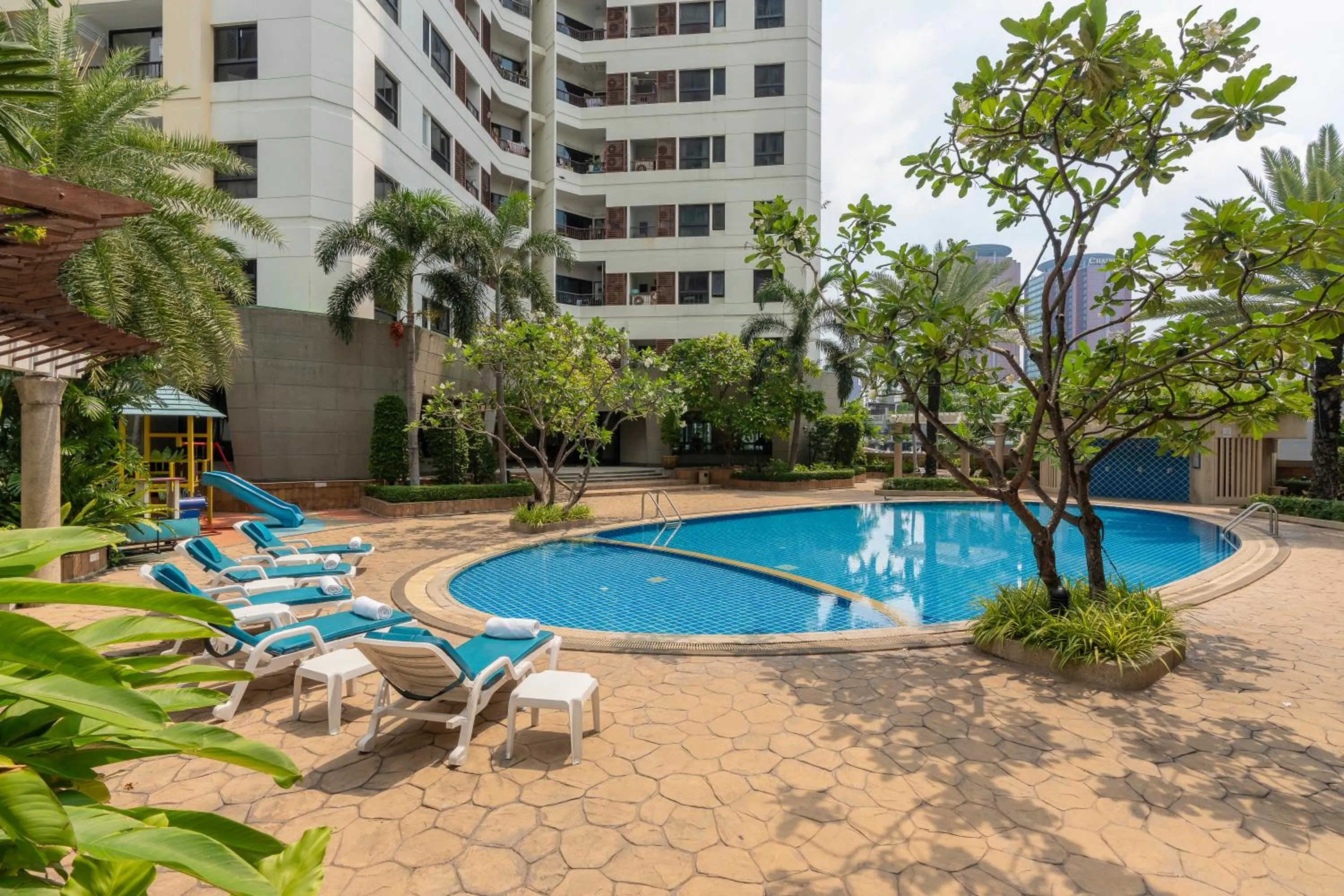 Swimming pool in Grand Diamond Suites Hotel