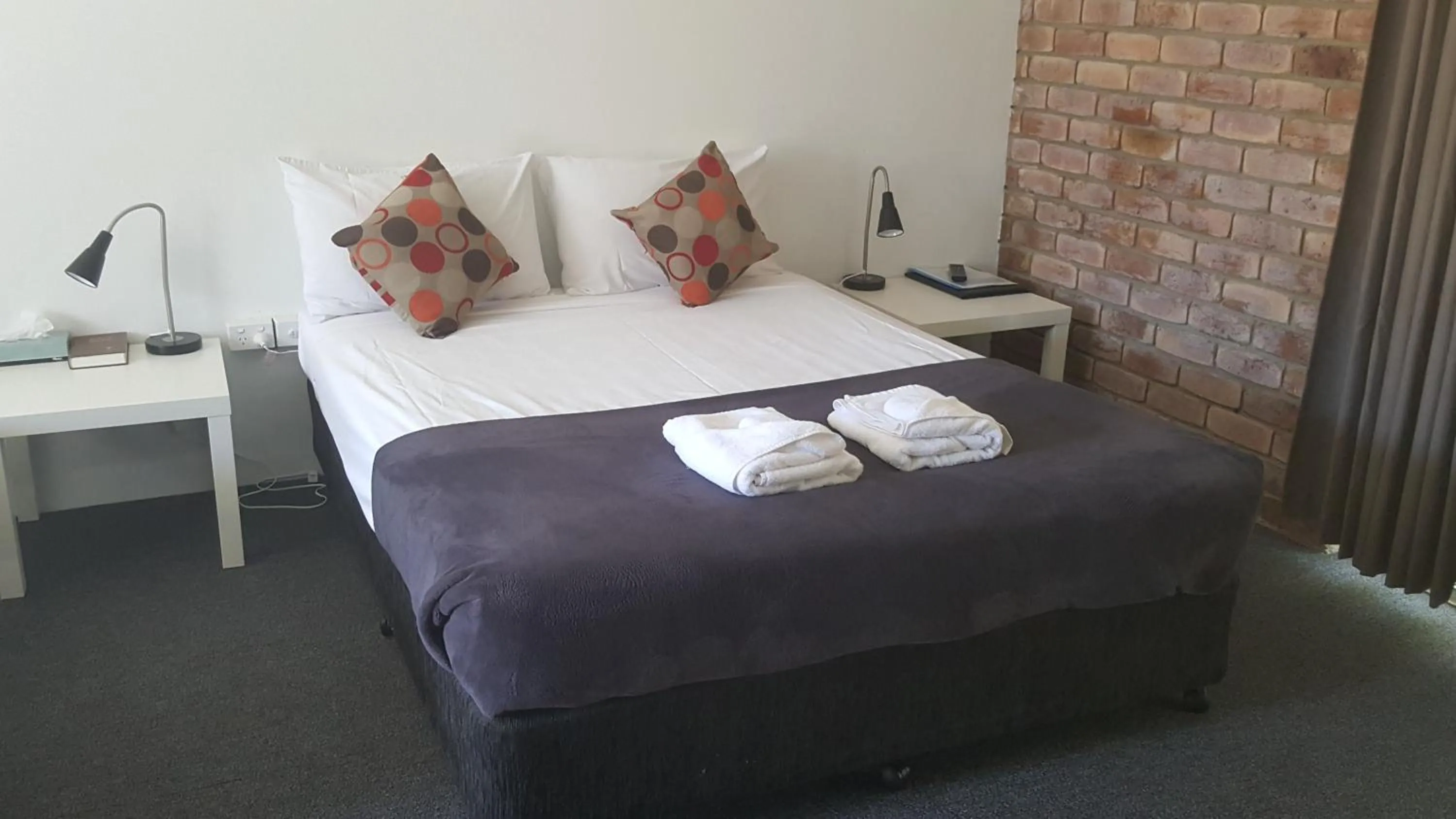 Bedroom, Bed in Coomera Motor Inn