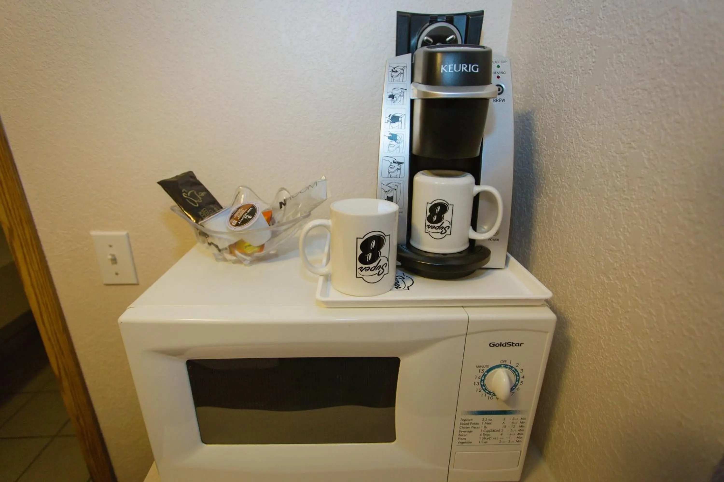 Coffee/tea facilities in Super 8 by Wyndham Drayton Valley