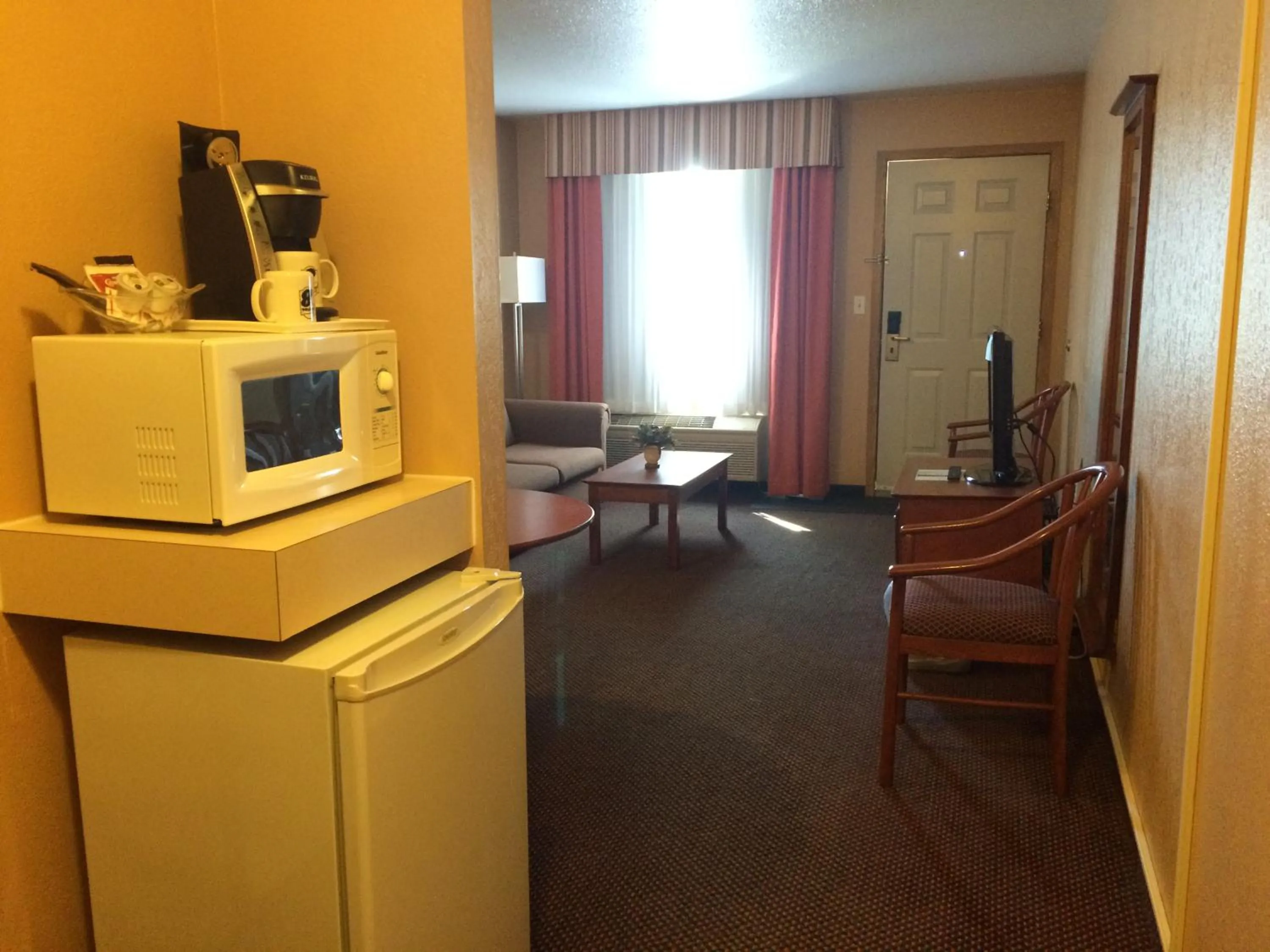 Living room in Super 8 by Wyndham Drayton Valley