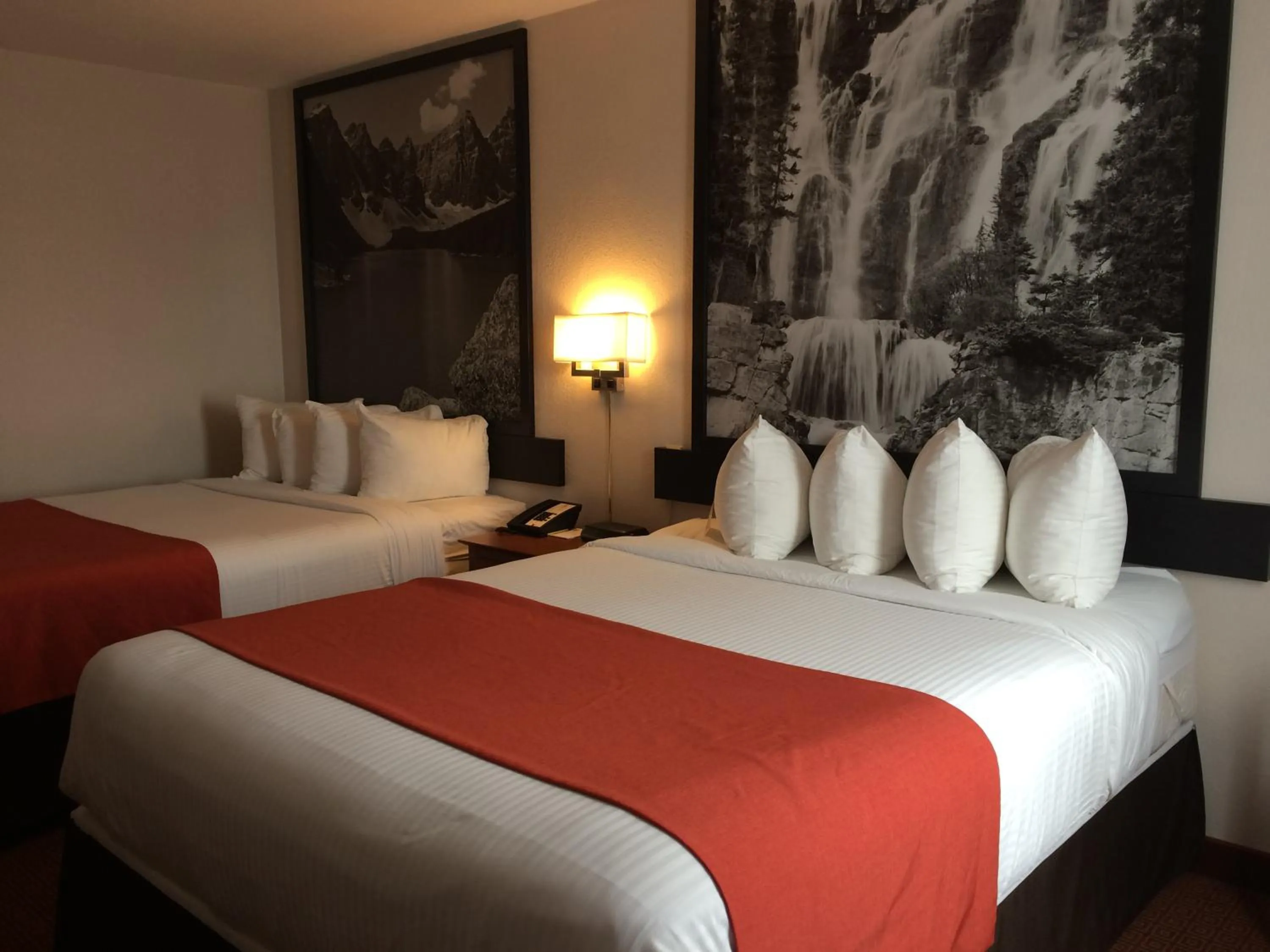 Decorative detail, Bed in Super 8 by Wyndham Drayton Valley