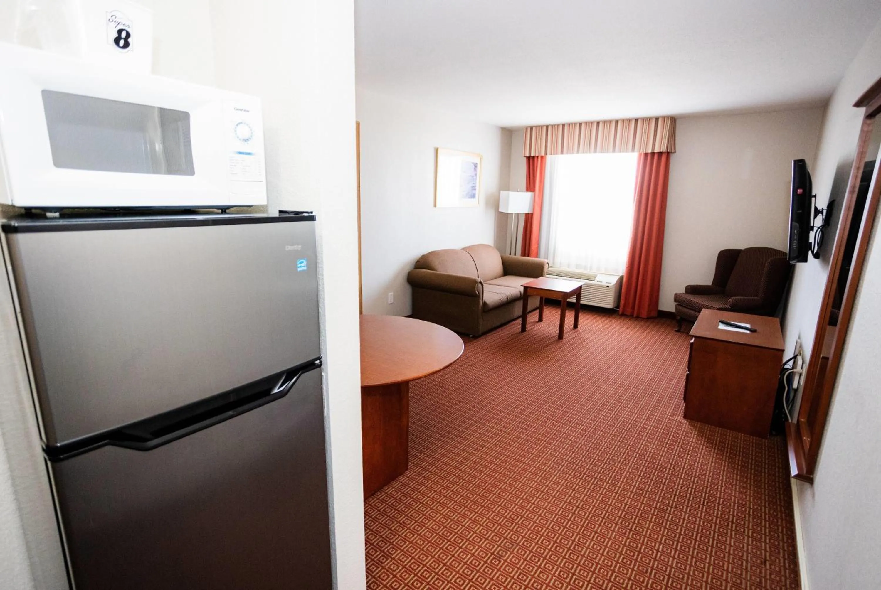 Living room in Super 8 by Wyndham Drayton Valley