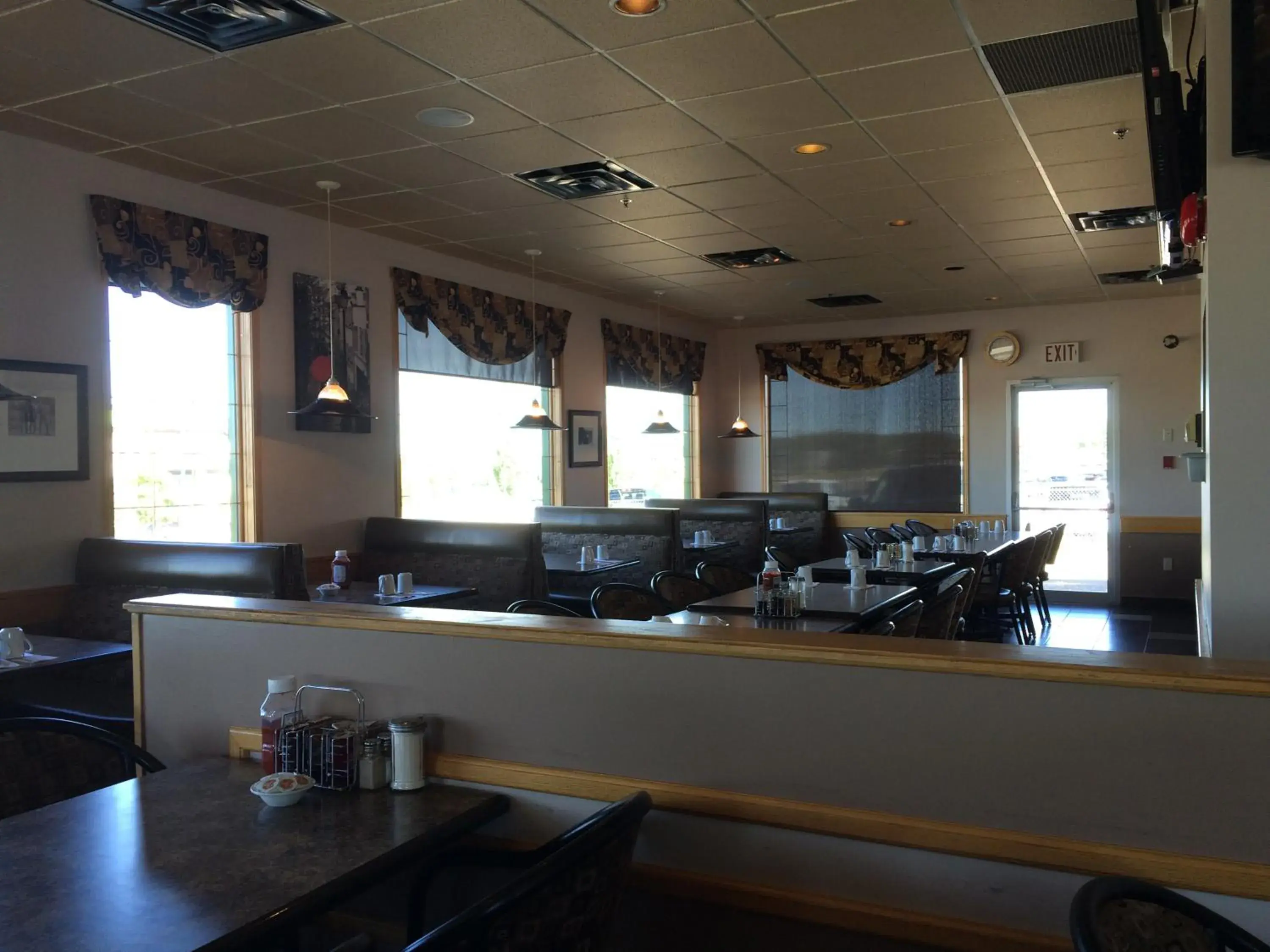 Restaurant/places to eat in Super 8 by Wyndham Drayton Valley Restaurant/places to eat in Super 8 by Wyndham Drayton Valley