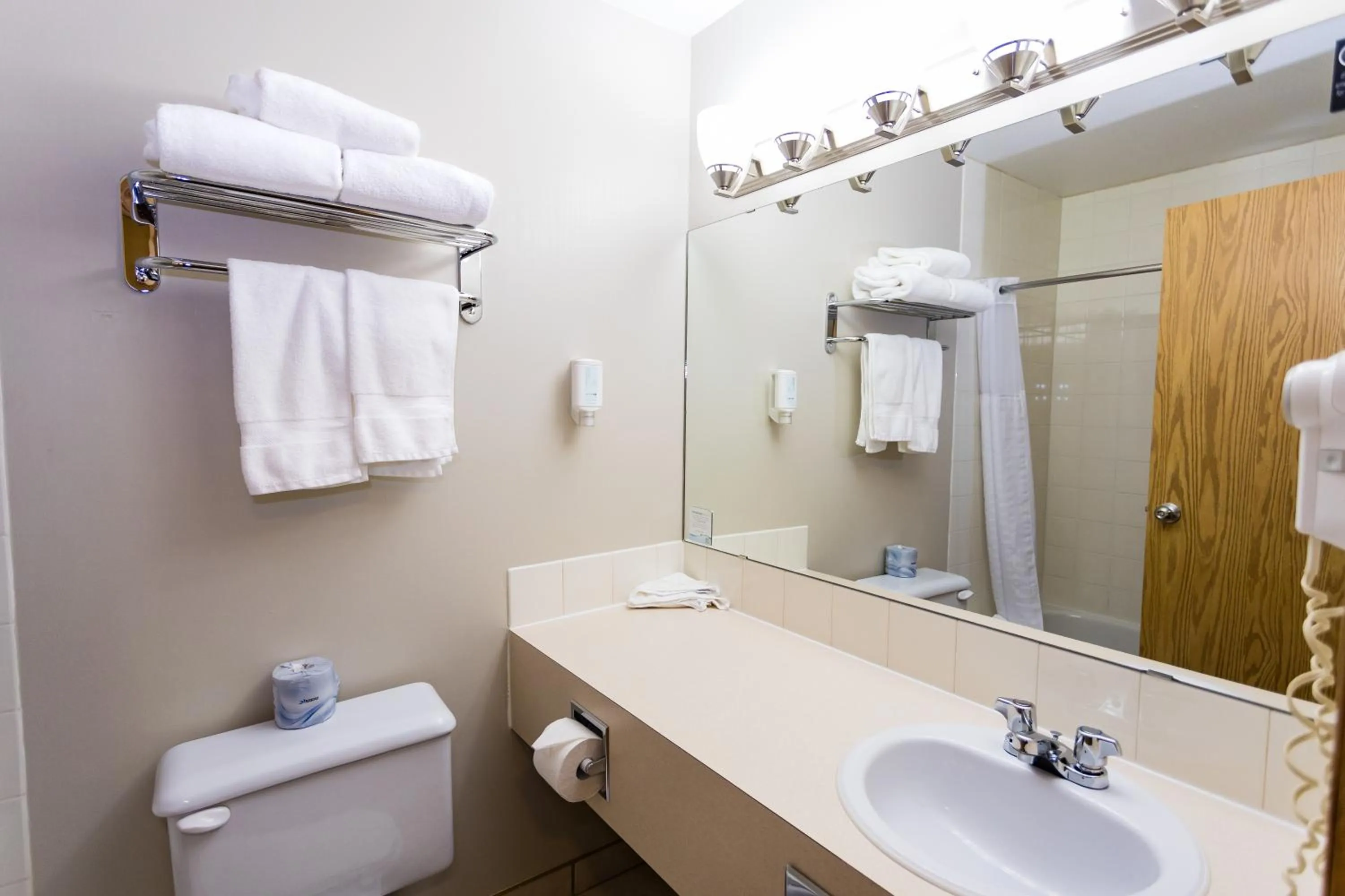 Bathroom in Super 8 by Wyndham Drayton Valley