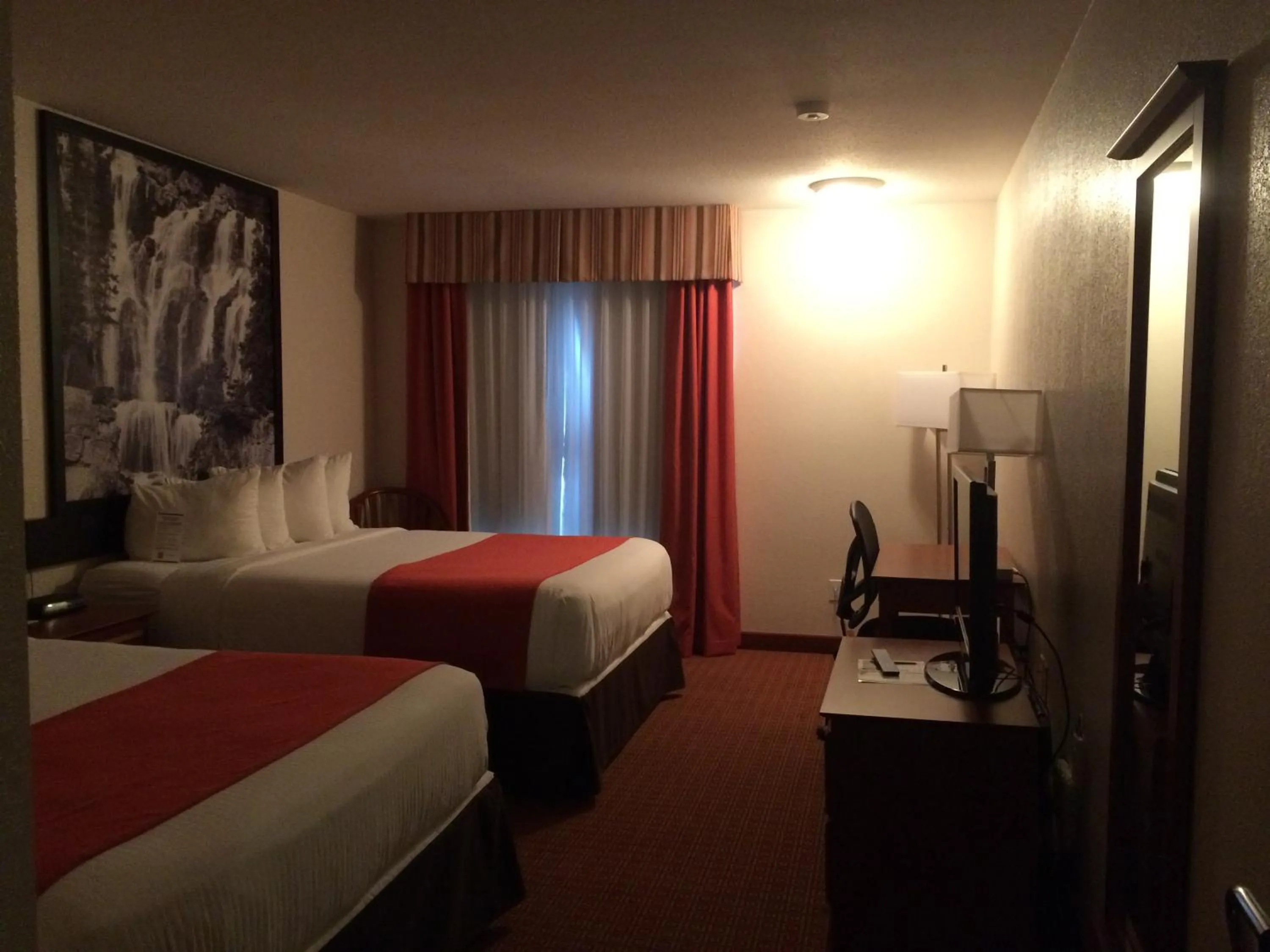 Bedroom, Bed in Super 8 by Wyndham Drayton Valley