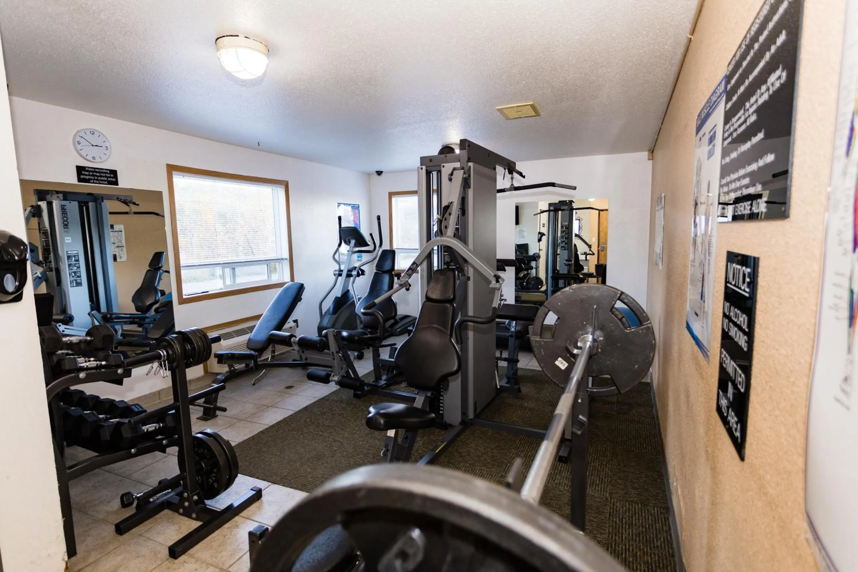 Fitness centre/facilities in Super 8 by Wyndham Drayton Valley
