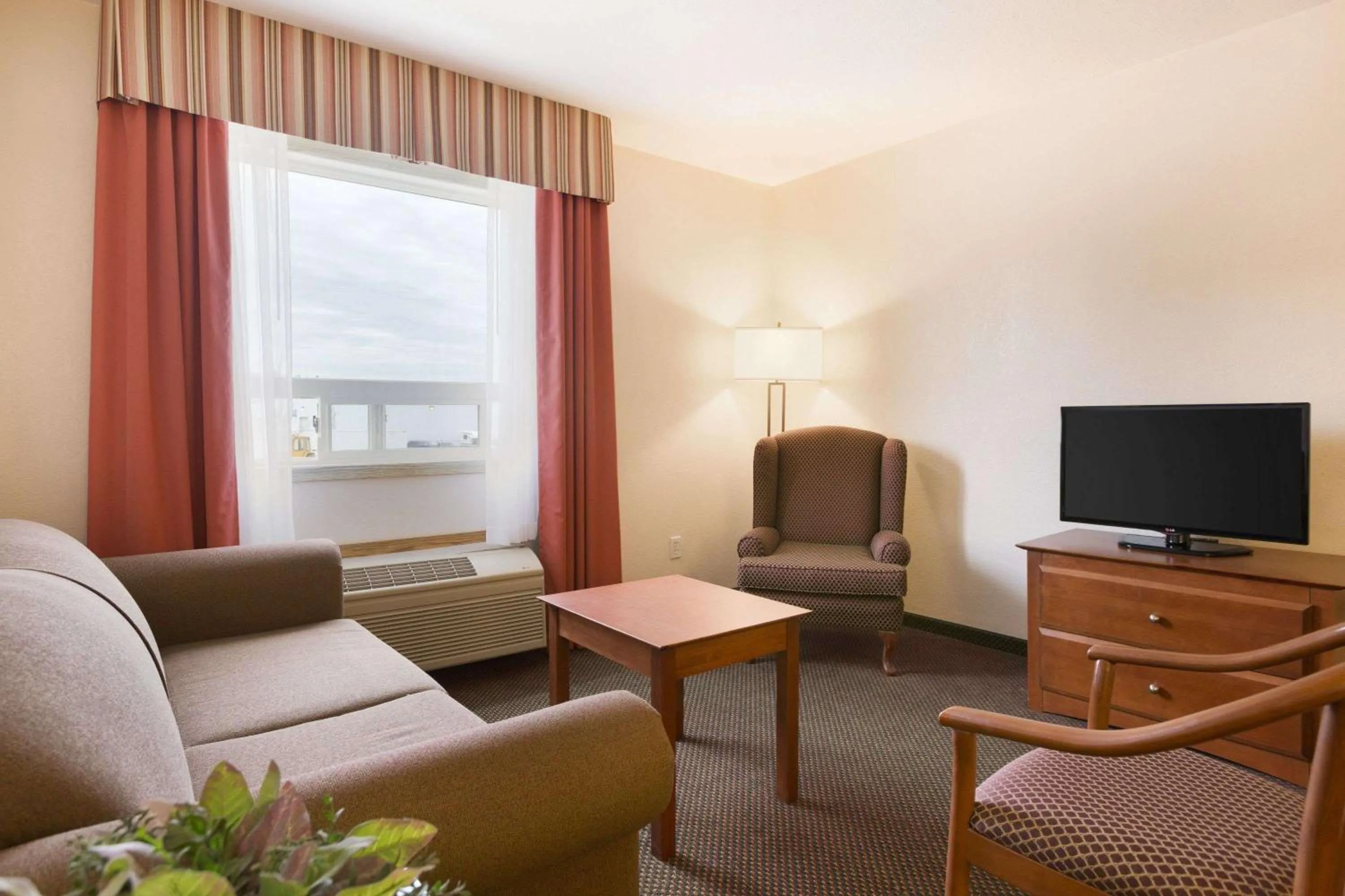 Photo of the whole room in Super 8 by Wyndham Drayton Valley