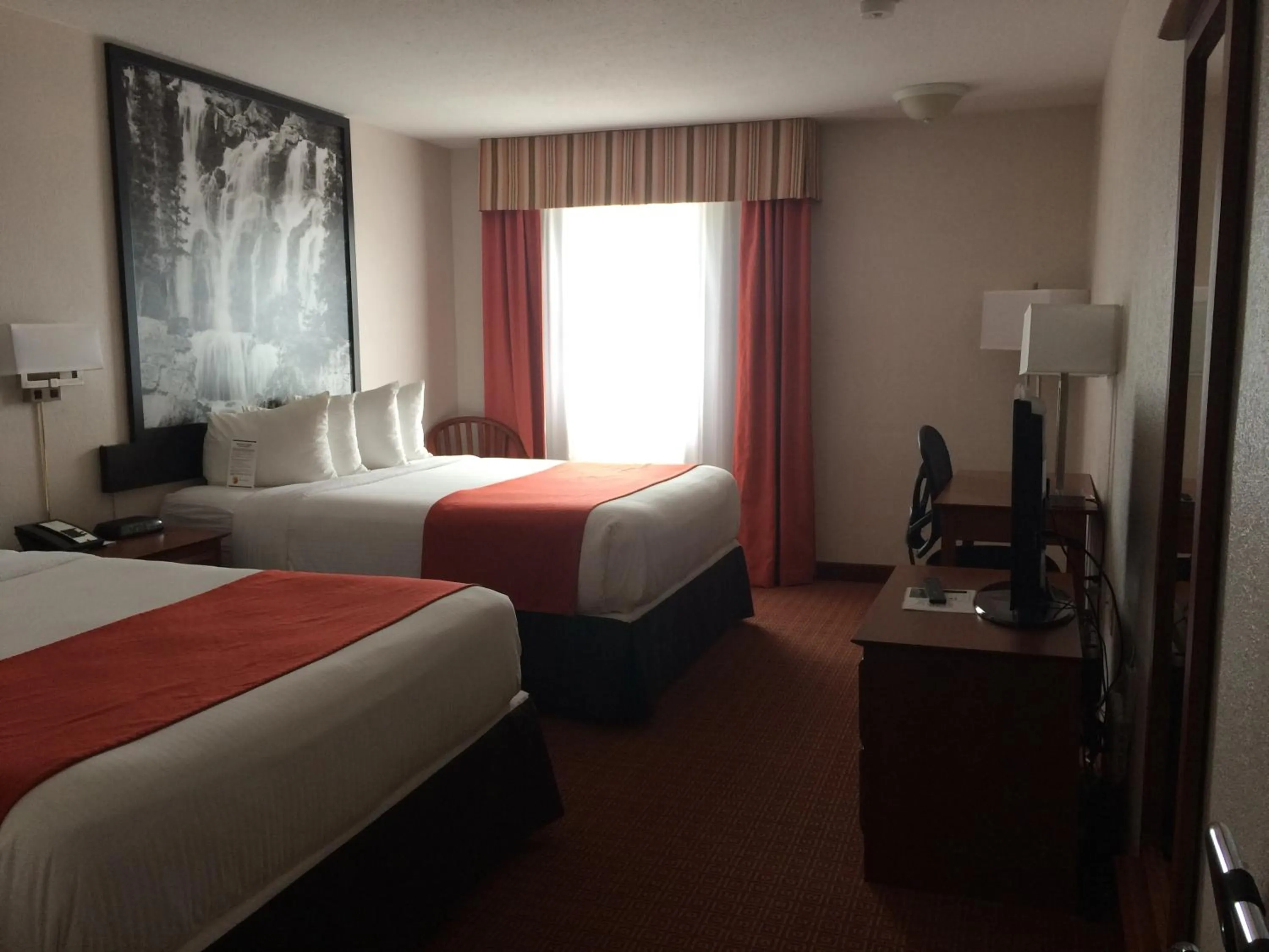Bed in Super 8 by Wyndham Drayton Valley