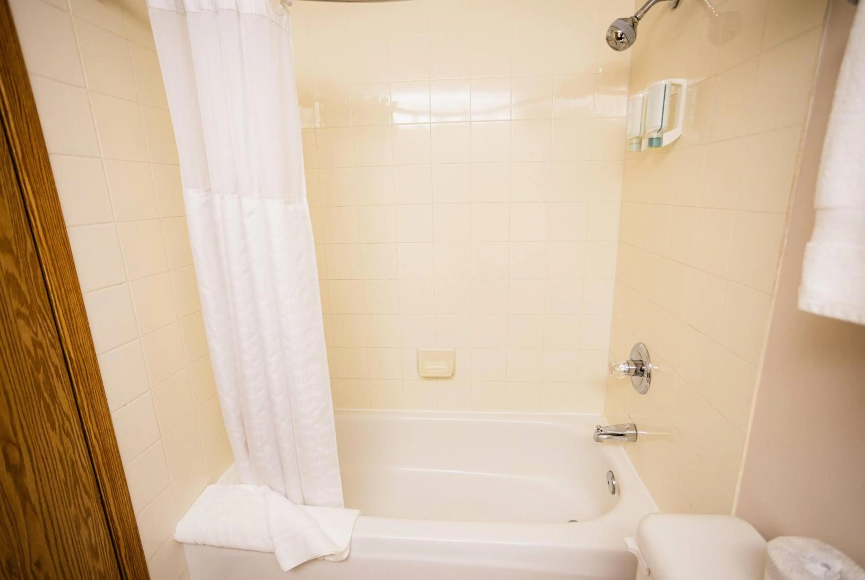 Bathroom in Super 8 by Wyndham Drayton Valley