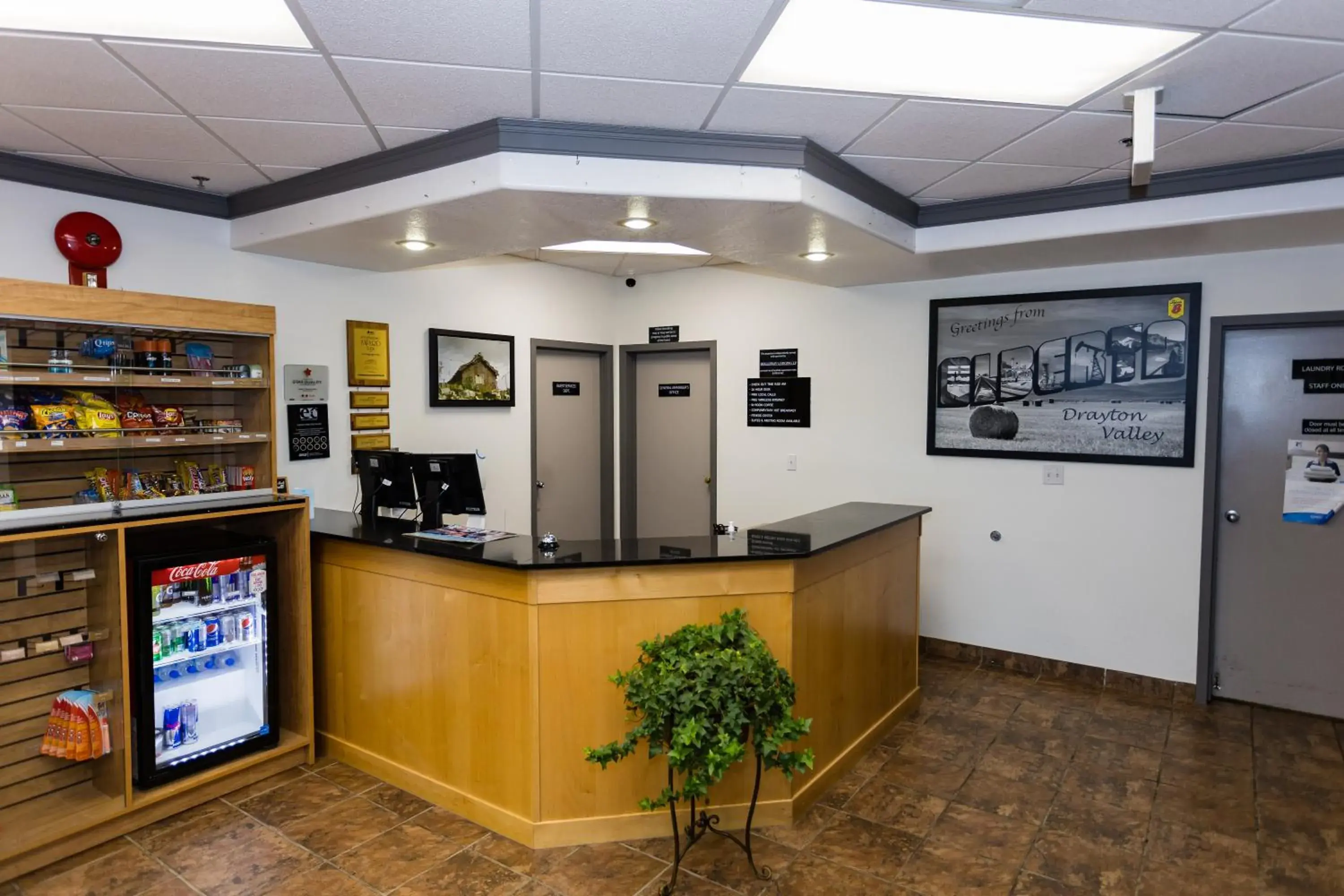 Lobby or reception in Super 8 by Wyndham Drayton Valley Lobby or reception in Super 8 by Wyndham Drayton Valley