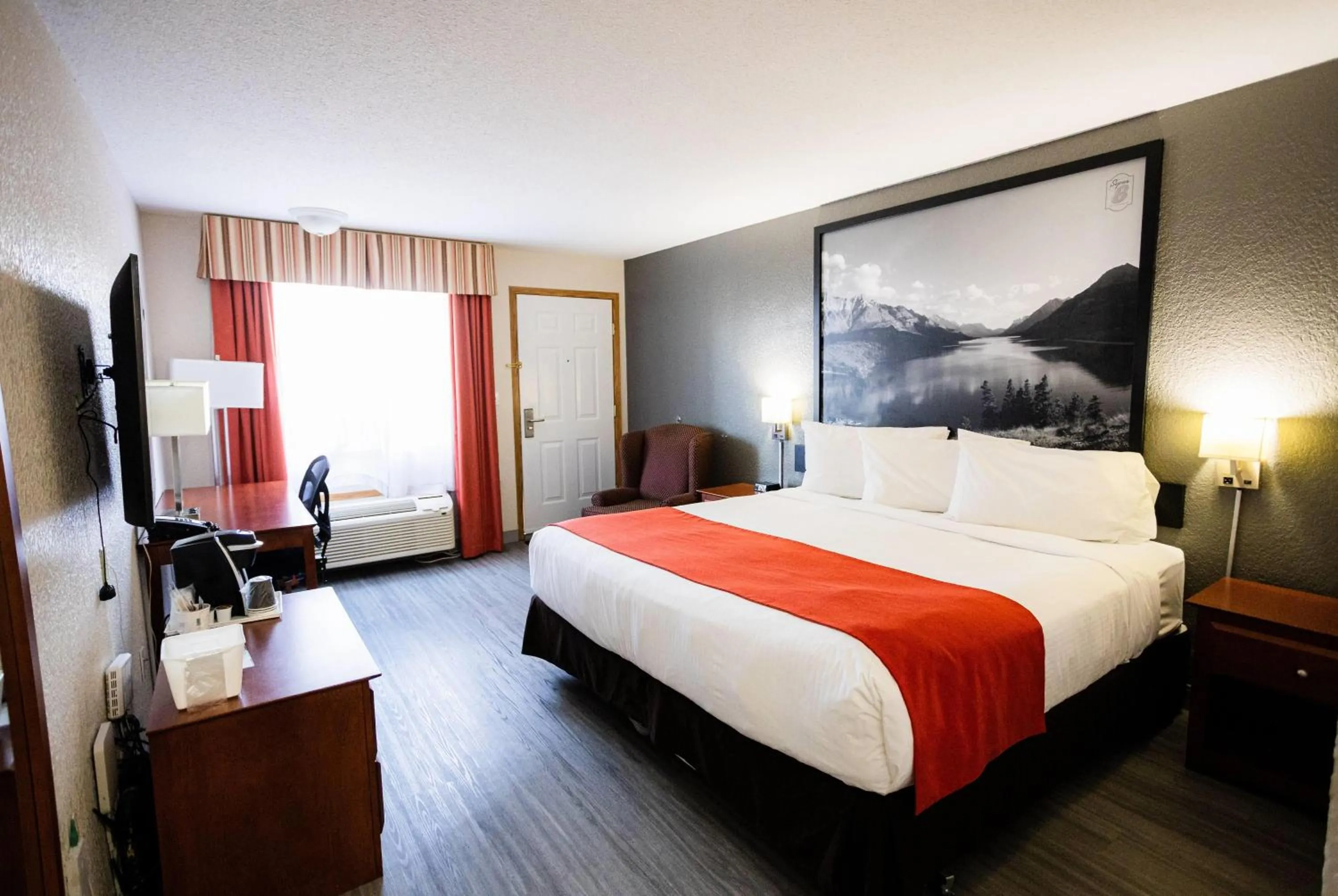 Photo of the whole room, Bed in Super 8 by Wyndham Drayton Valley