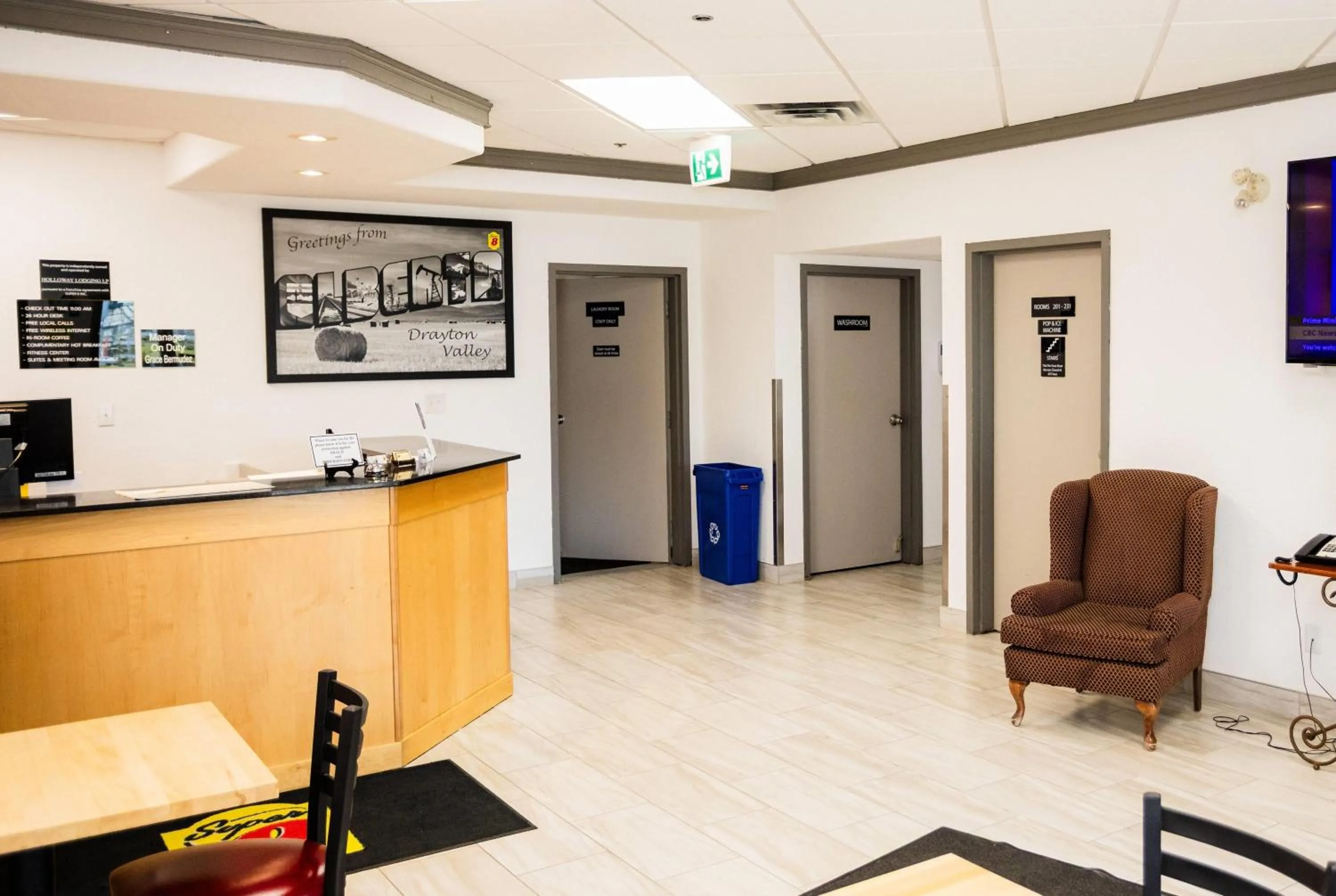Lobby or reception in Super 8 by Wyndham Drayton Valley