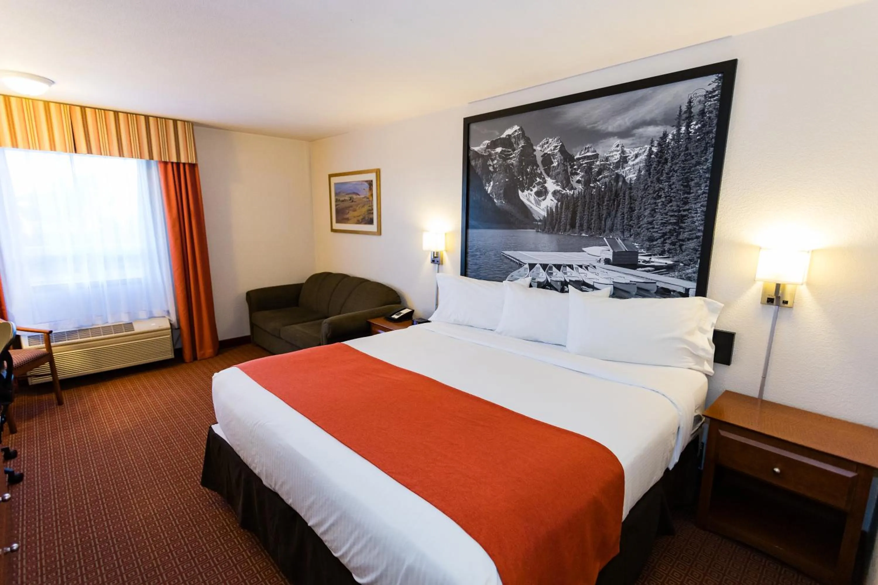 Kitchen or kitchenette, Bed in Super 8 by Wyndham Drayton Valley