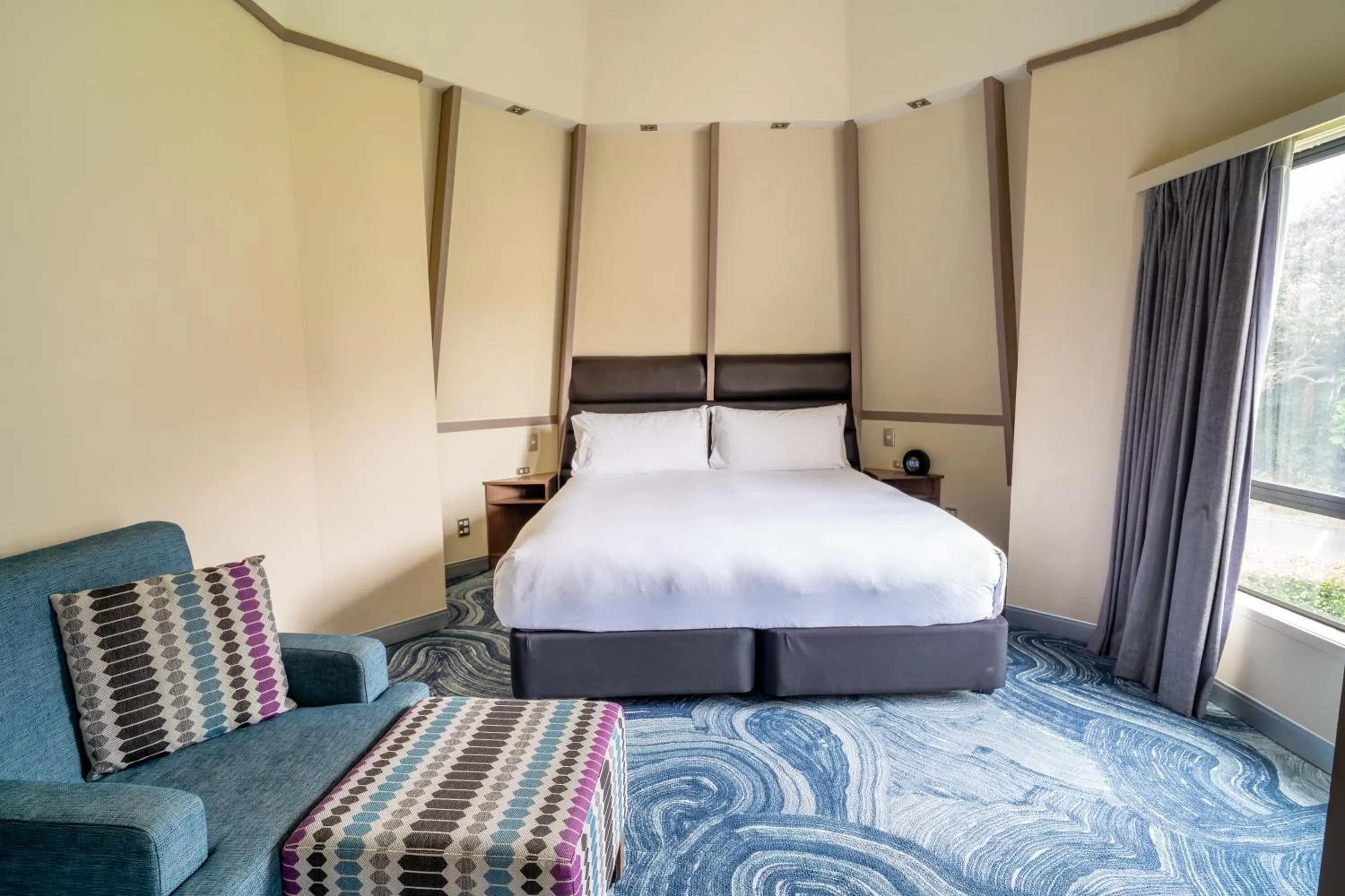 Bedroom, Bed in Holiday Inn Auckland Airport by IHG