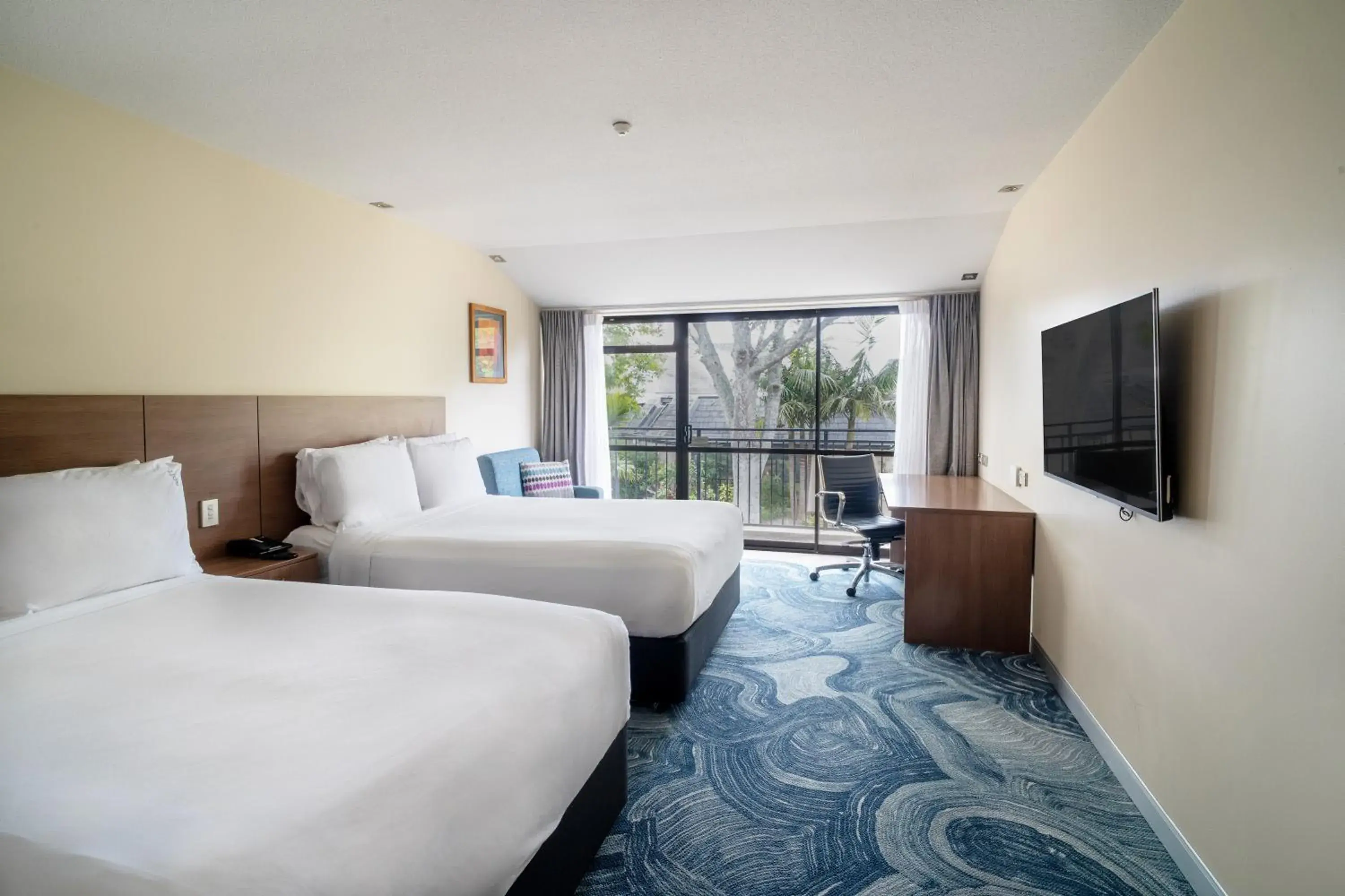 Standard Double Room with Two Double Beds in Holiday Inn Auckland Airport by IHG Standard Double Room with Two Double Beds in Holiday Inn Auckland Airport by IHG