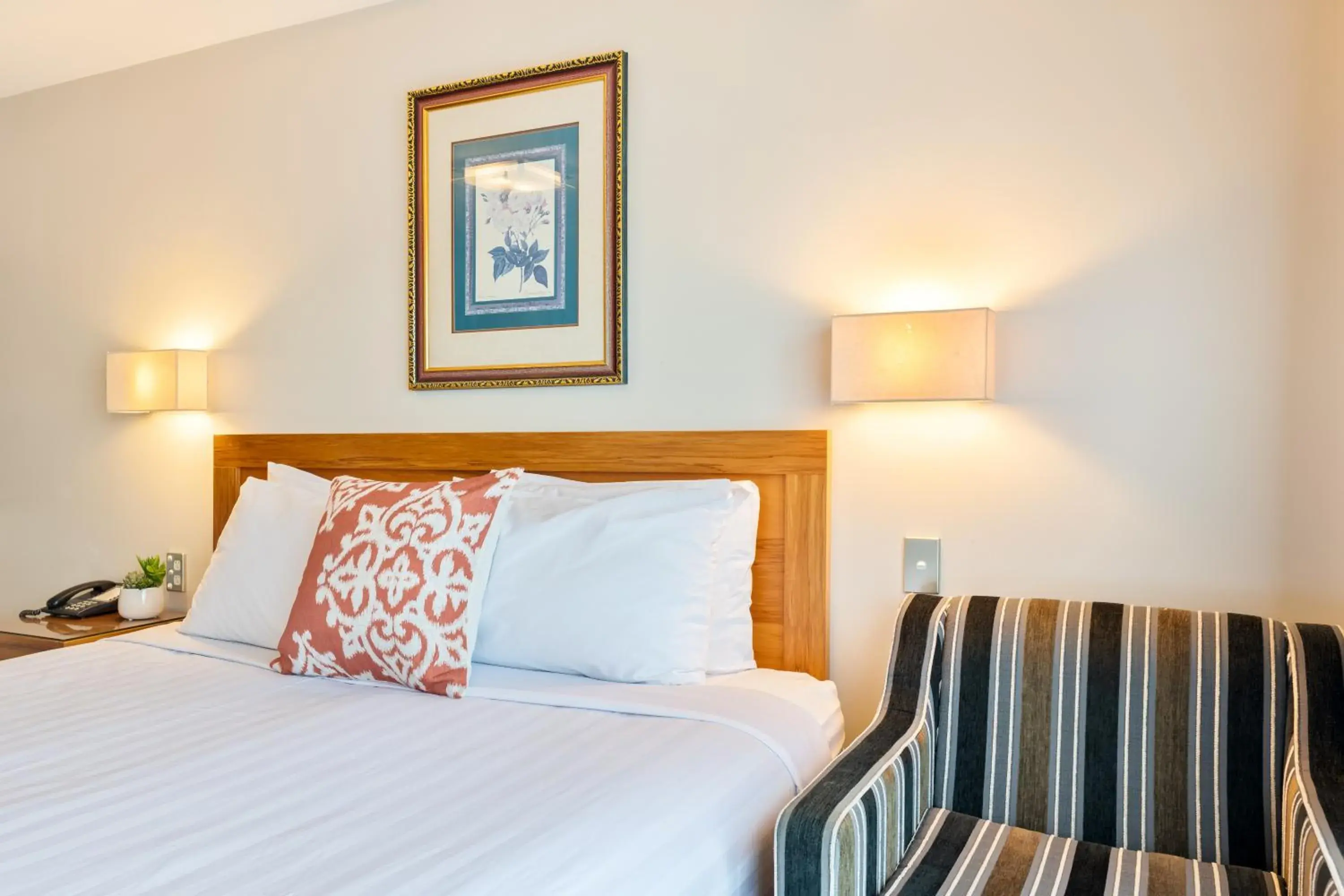 Bed in Best Western Newmarket Inn & Suites Bed in Best Western Newmarket Inn & Suites