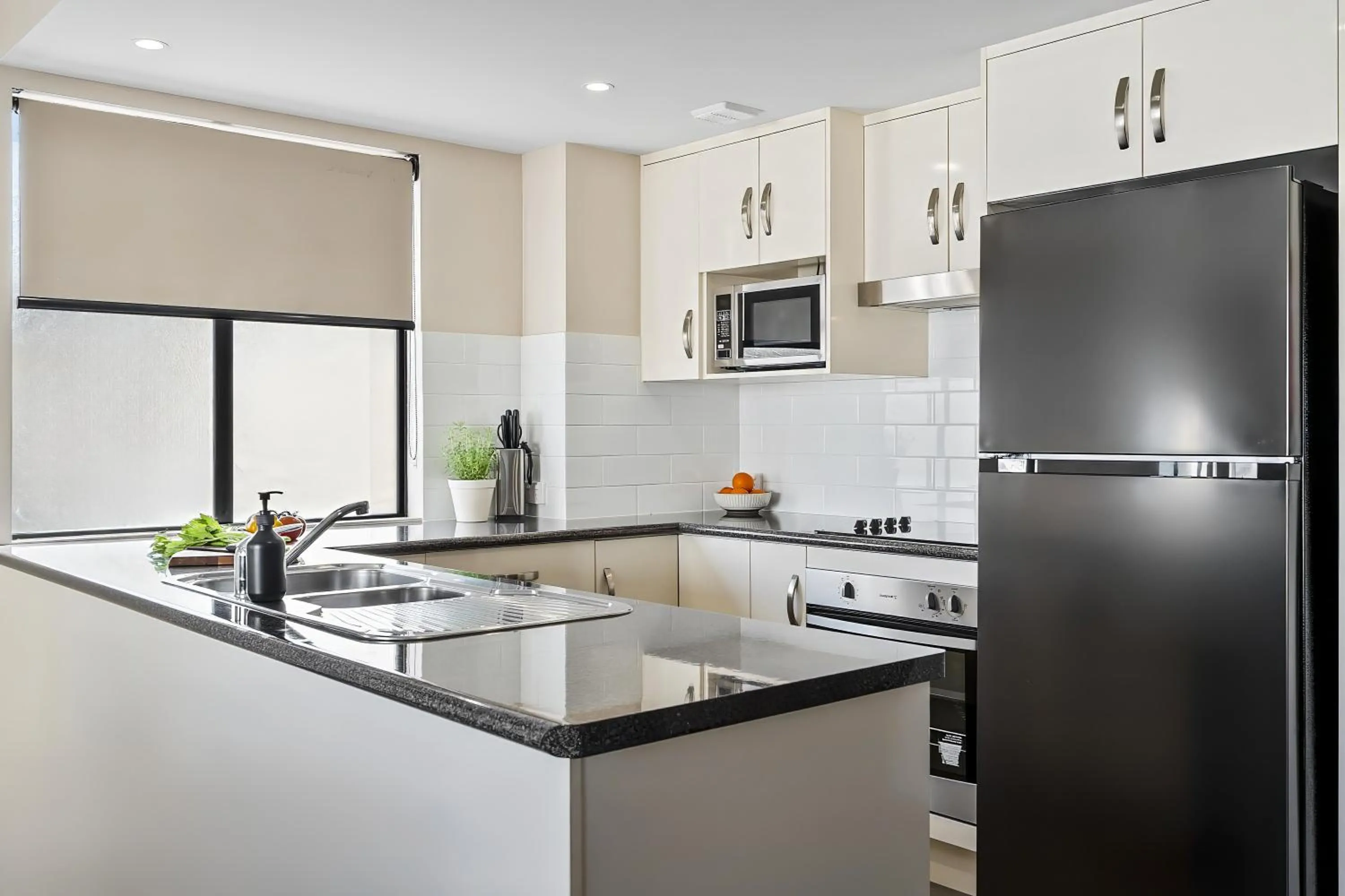 Kitchen or kitchenette in Cityville Apartments & Motel