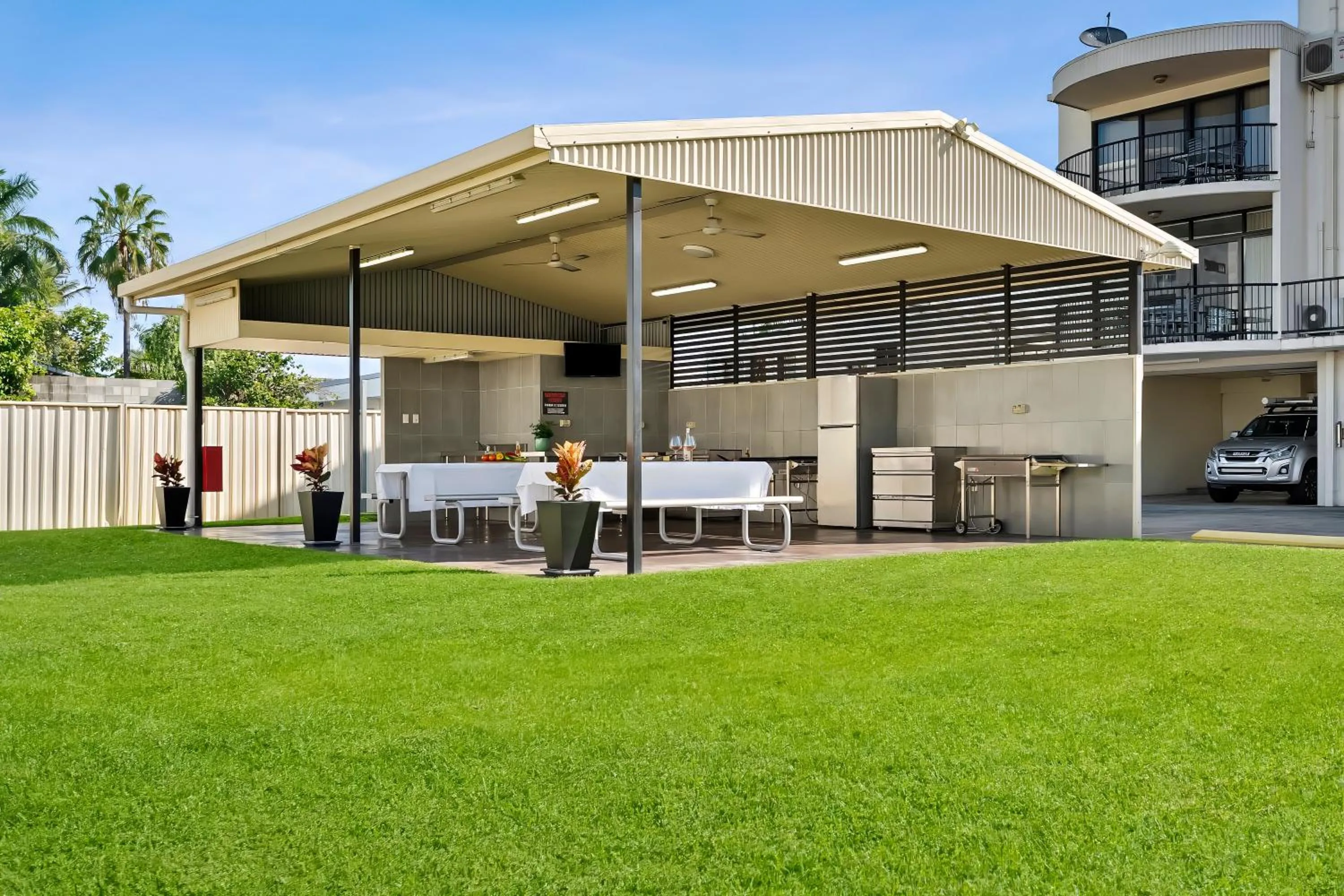 BBQ facilities in Cityville Apartments & Motel