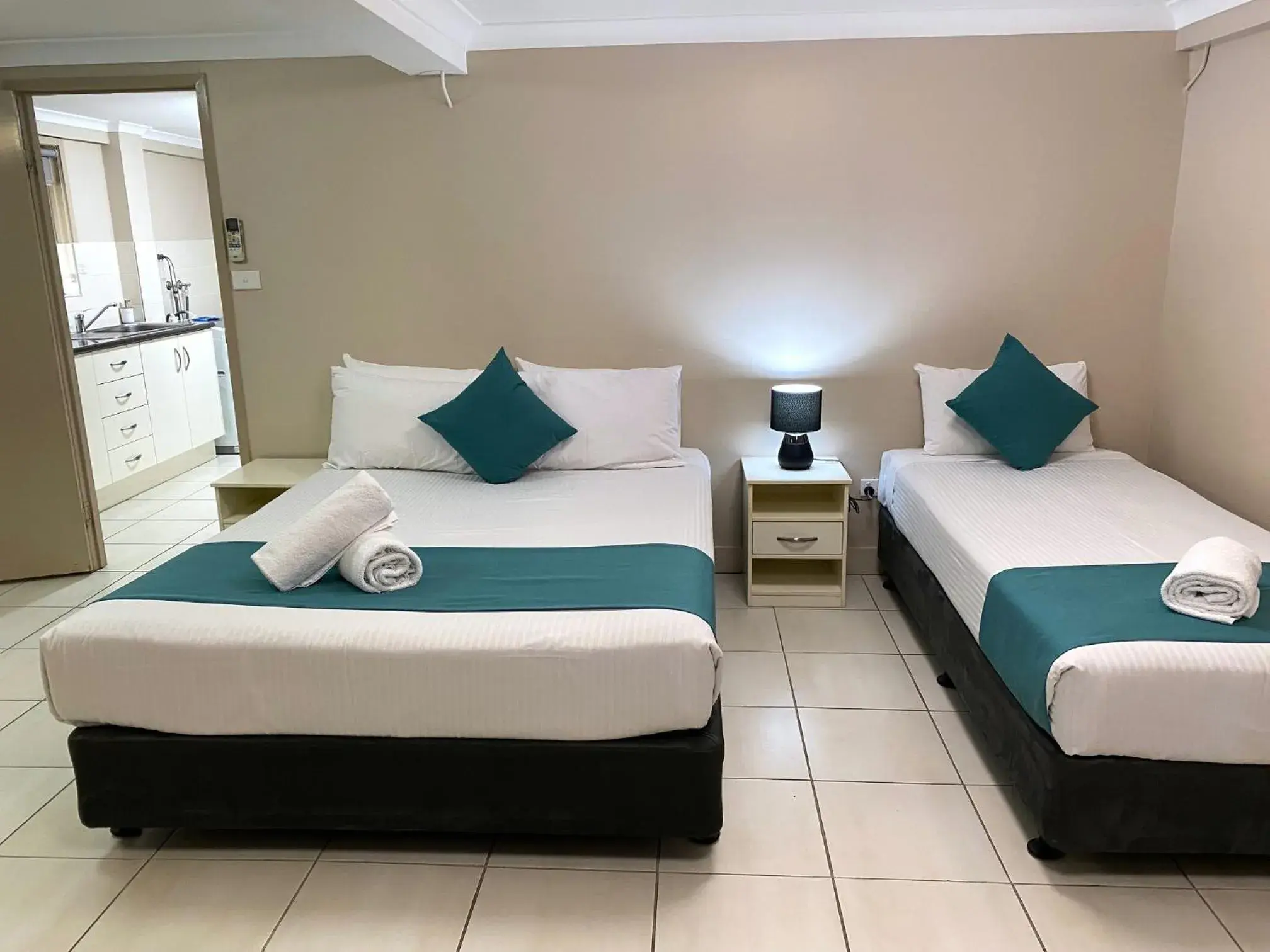 Riverfront Three-Bedroom Apartment in Cityville Apartments & Motel Riverfront Three-Bedroom Apartment in Cityville Apartments & Motel