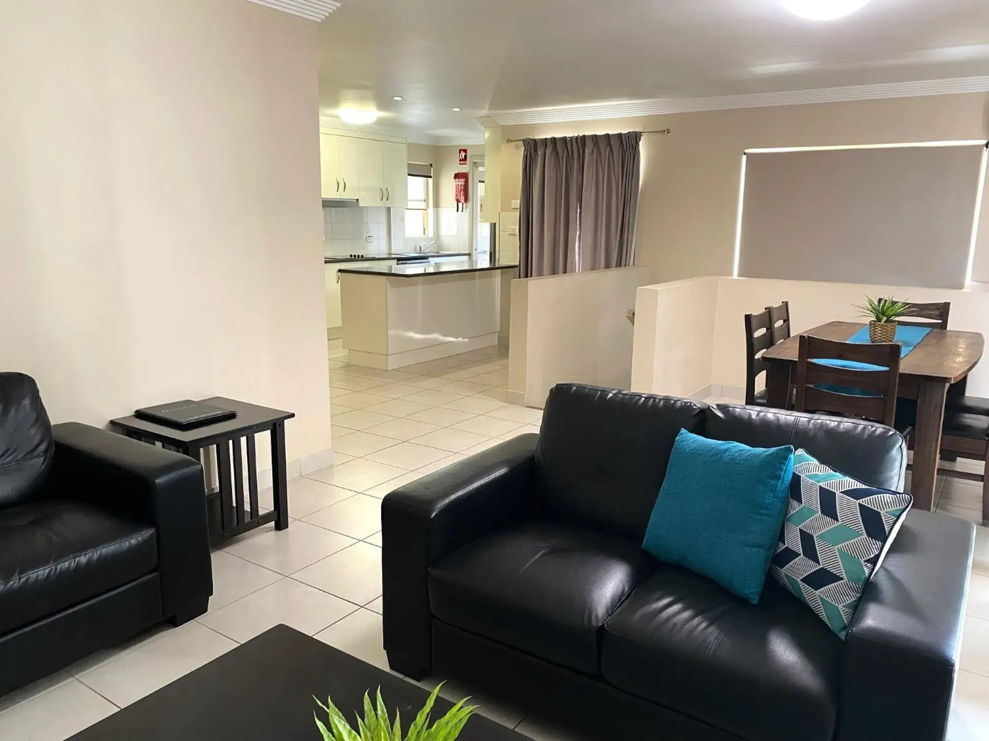 Three-Bedroom Apartment in Cityville Apartments & Motel Three-Bedroom Apartment in Cityville Apartments & Motel