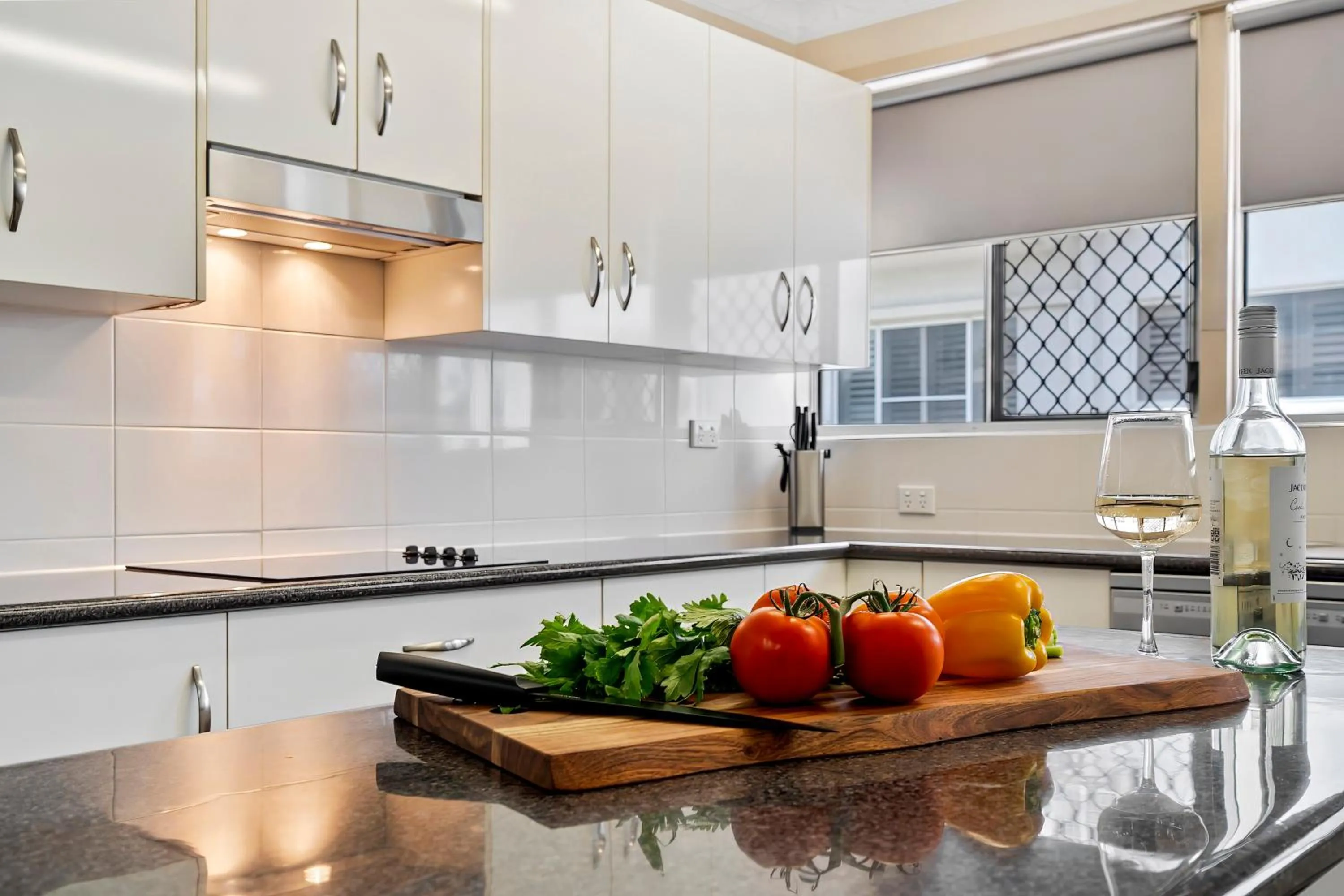 Kitchen or kitchenette in Cityville Apartments & Motel