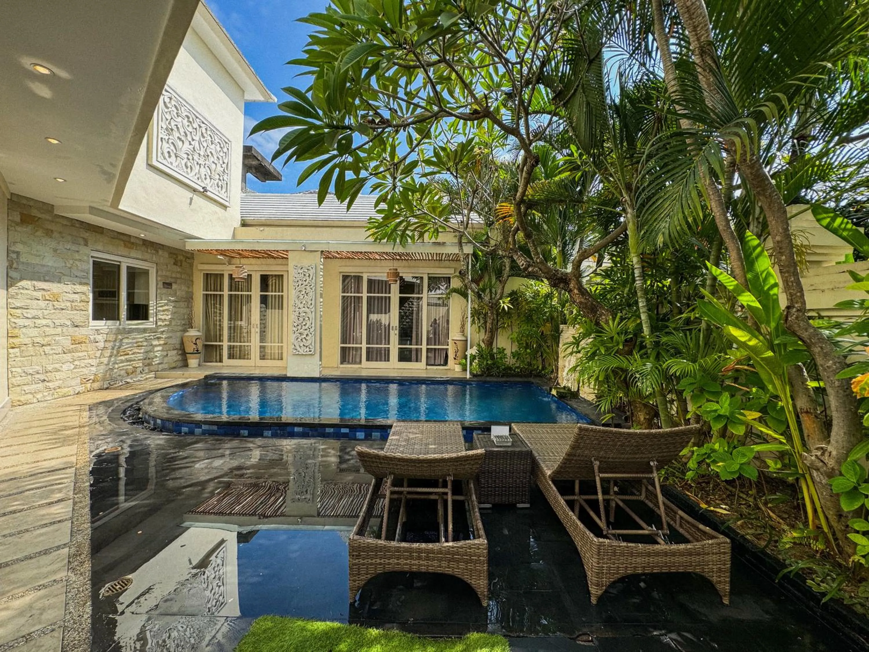 Swimming pool in Awila Villas Kuta by The Wina Resorts