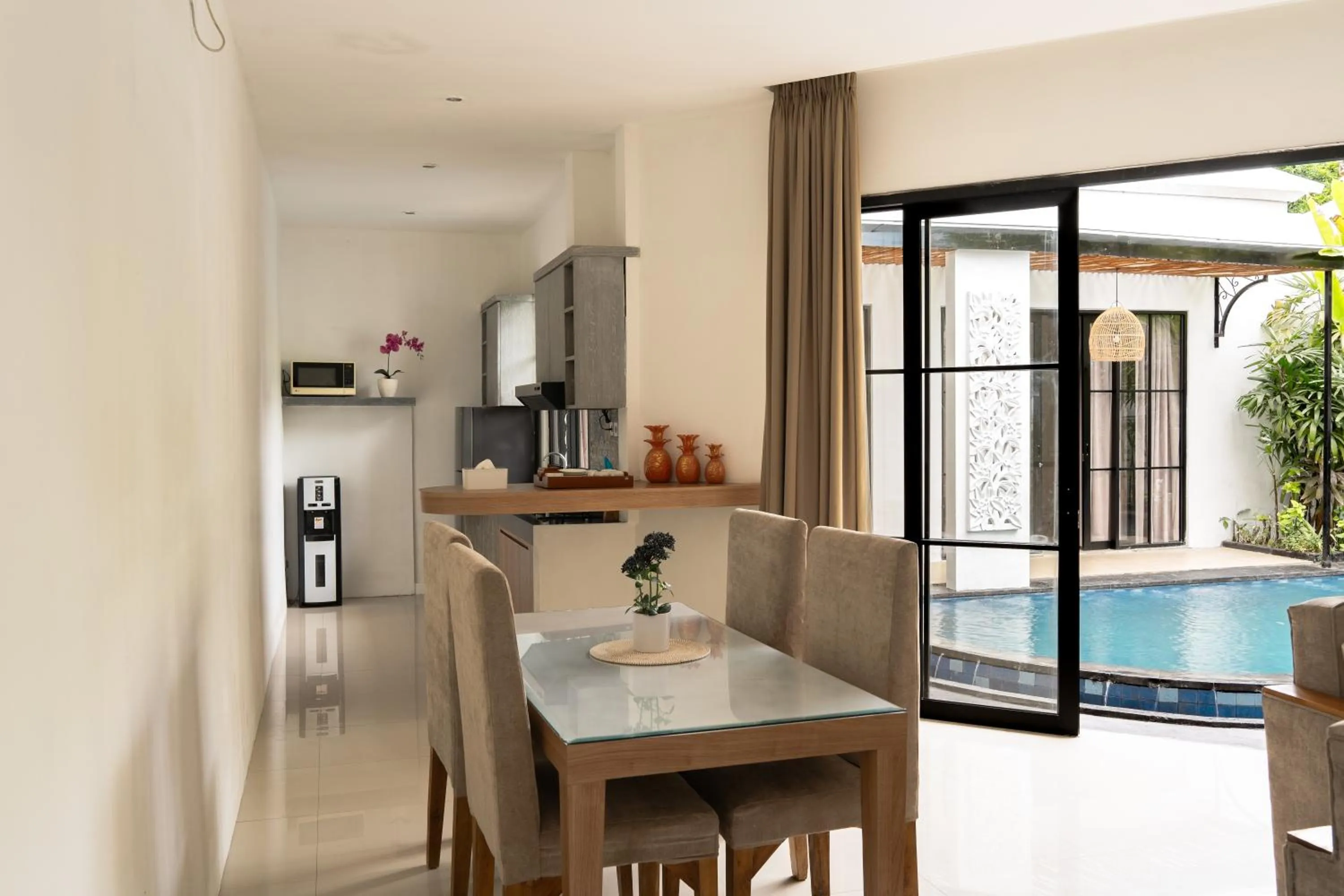 Kitchen or kitchenette in Awila Villas Kuta by The Wina Resorts