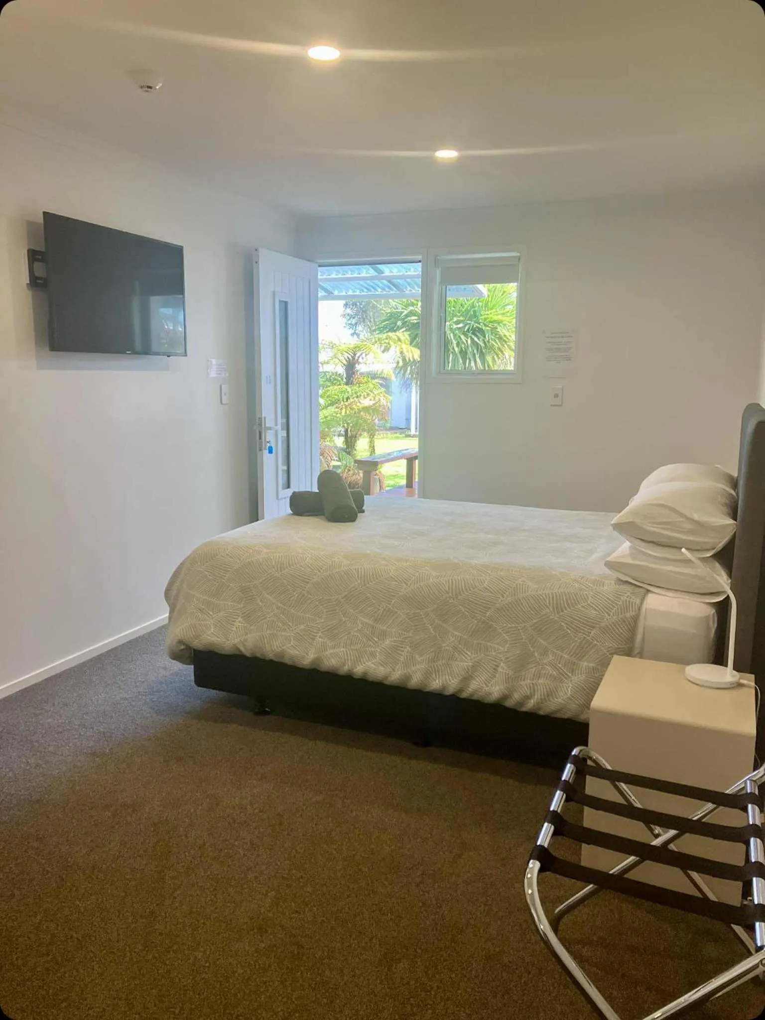 Bed in Tripinn Airconditioned Motels & Affordable Accommodation