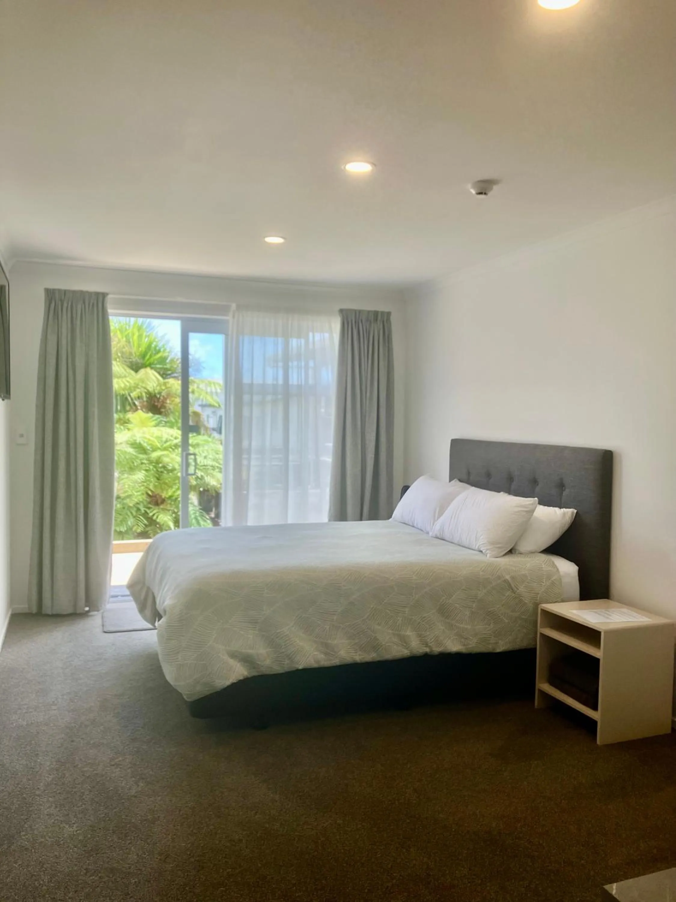 Bedroom, Bed in Tripinn Airconditioned Motels & Affordable Accommodation