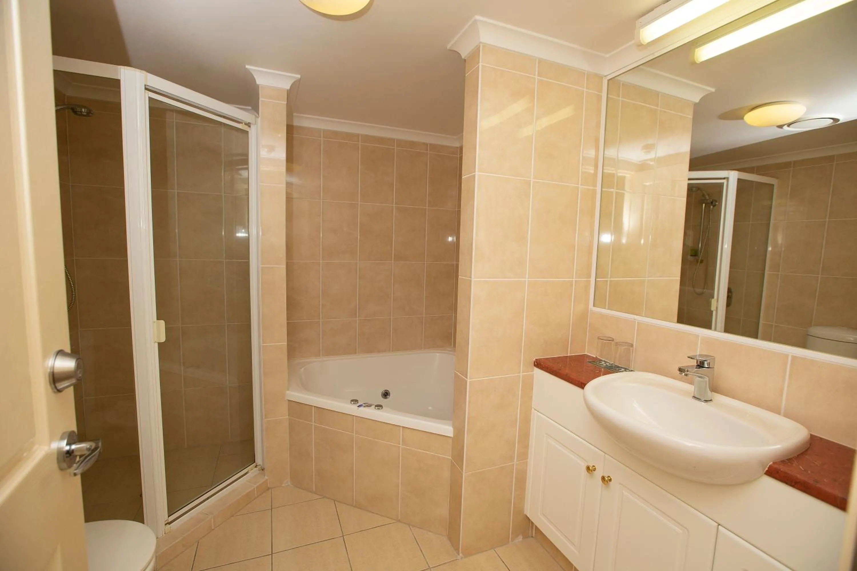 Shower in Springwood Tower Apartment Hotel