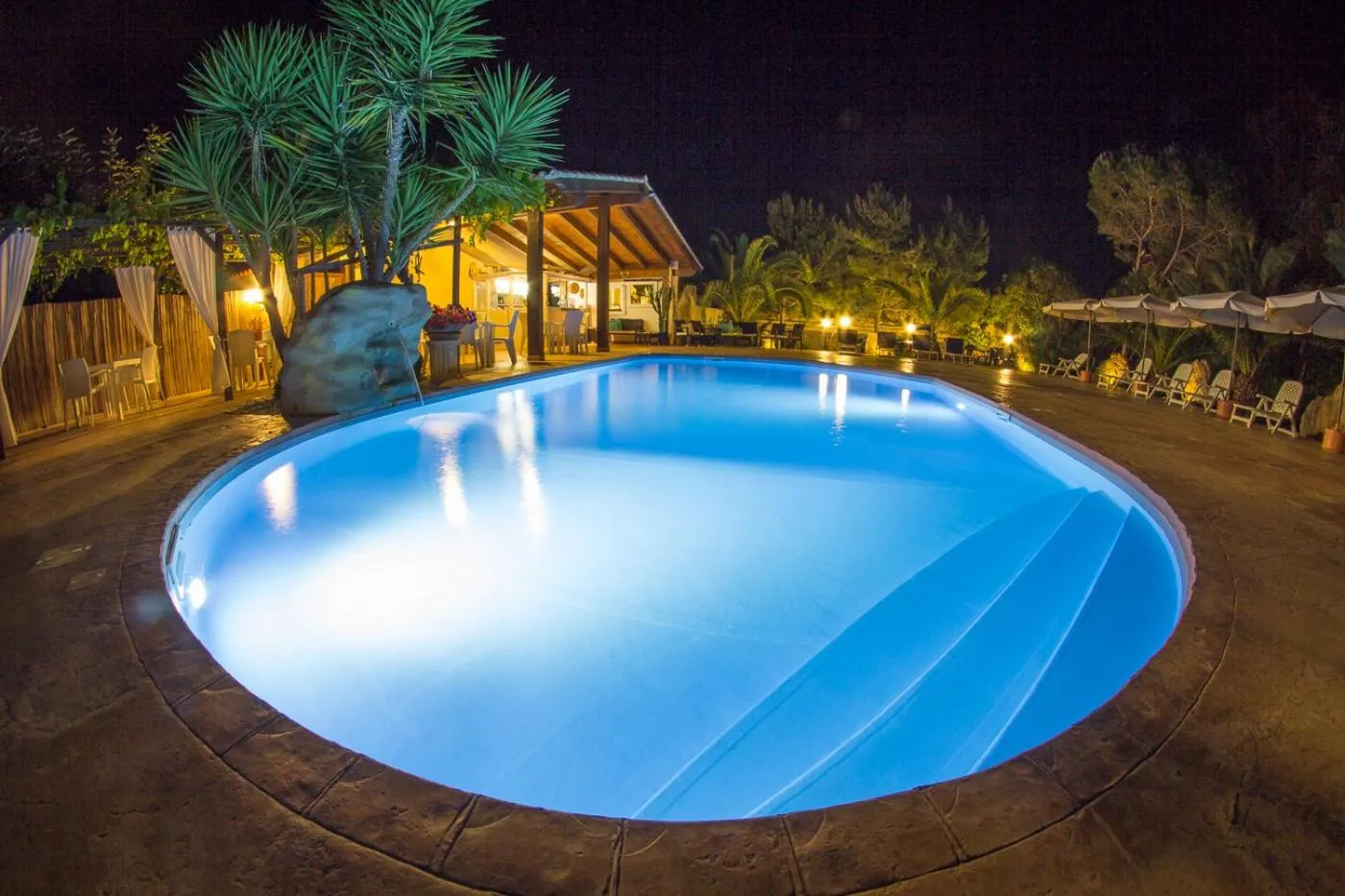 Restaurant/places to eat in Albergo Residenziale Menhirs