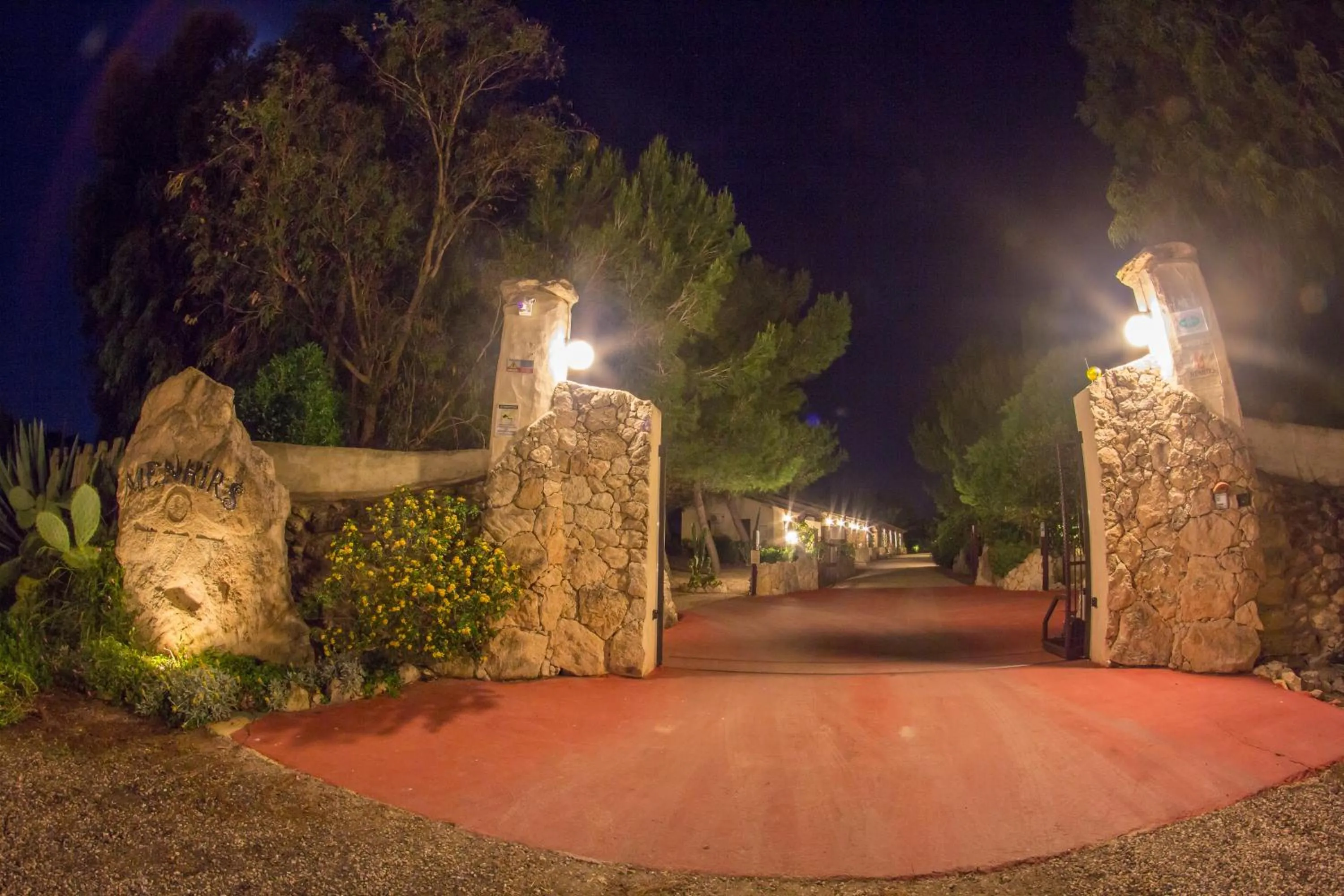 Facade/entrance in Albergo Residenziale Menhirs