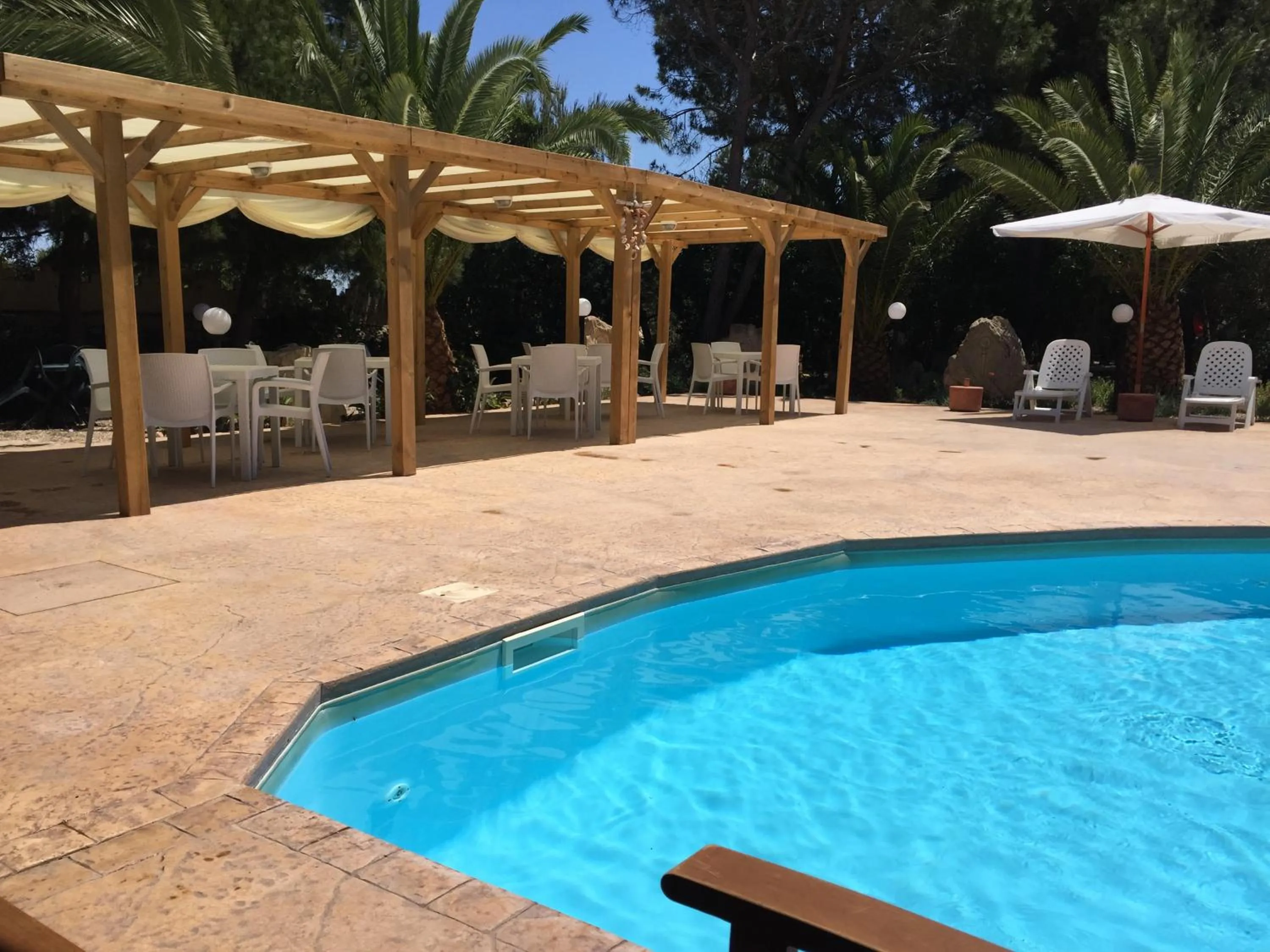 Swimming pool in Albergo Residenziale Menhirs