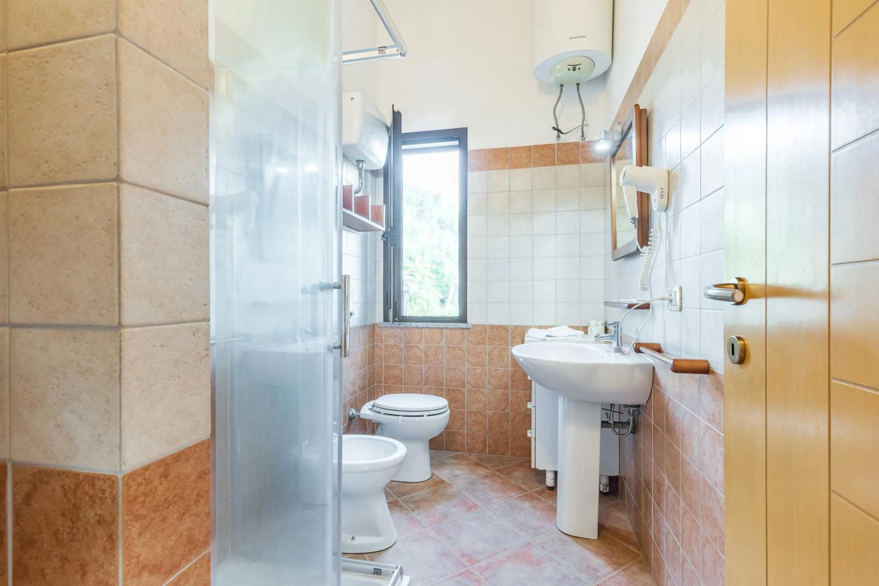 Bathroom in Albergo Residenziale Menhirs