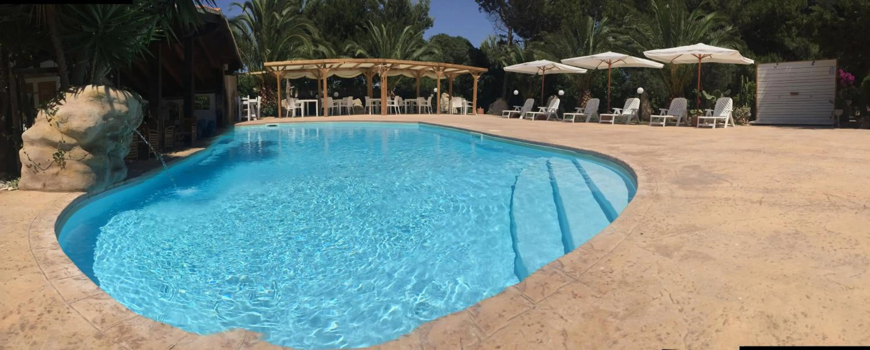 Swimming pool in Albergo Residenziale Menhirs