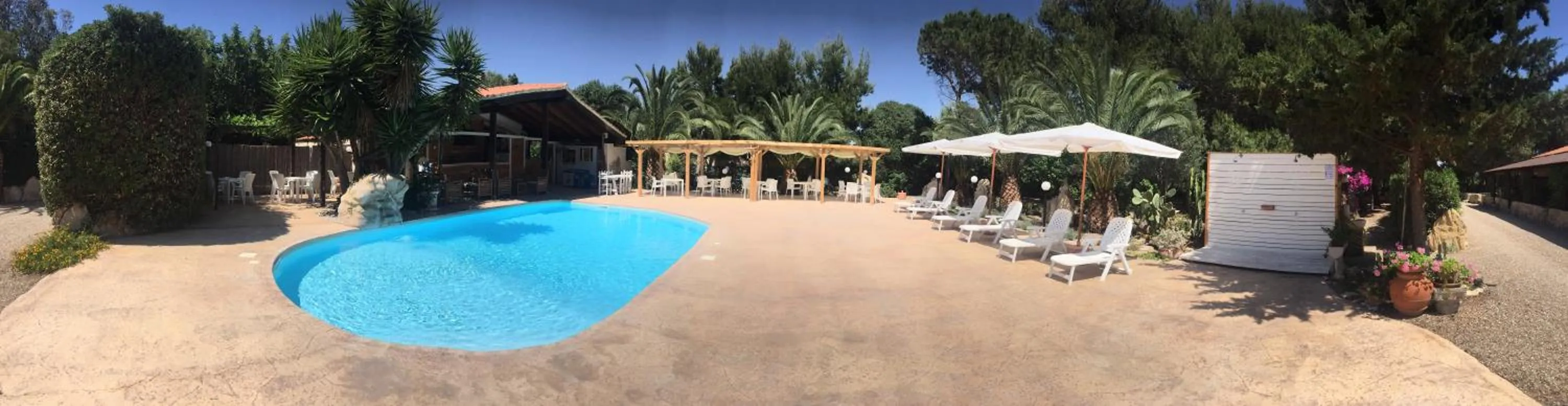 Pool view in Albergo Residenziale Menhirs