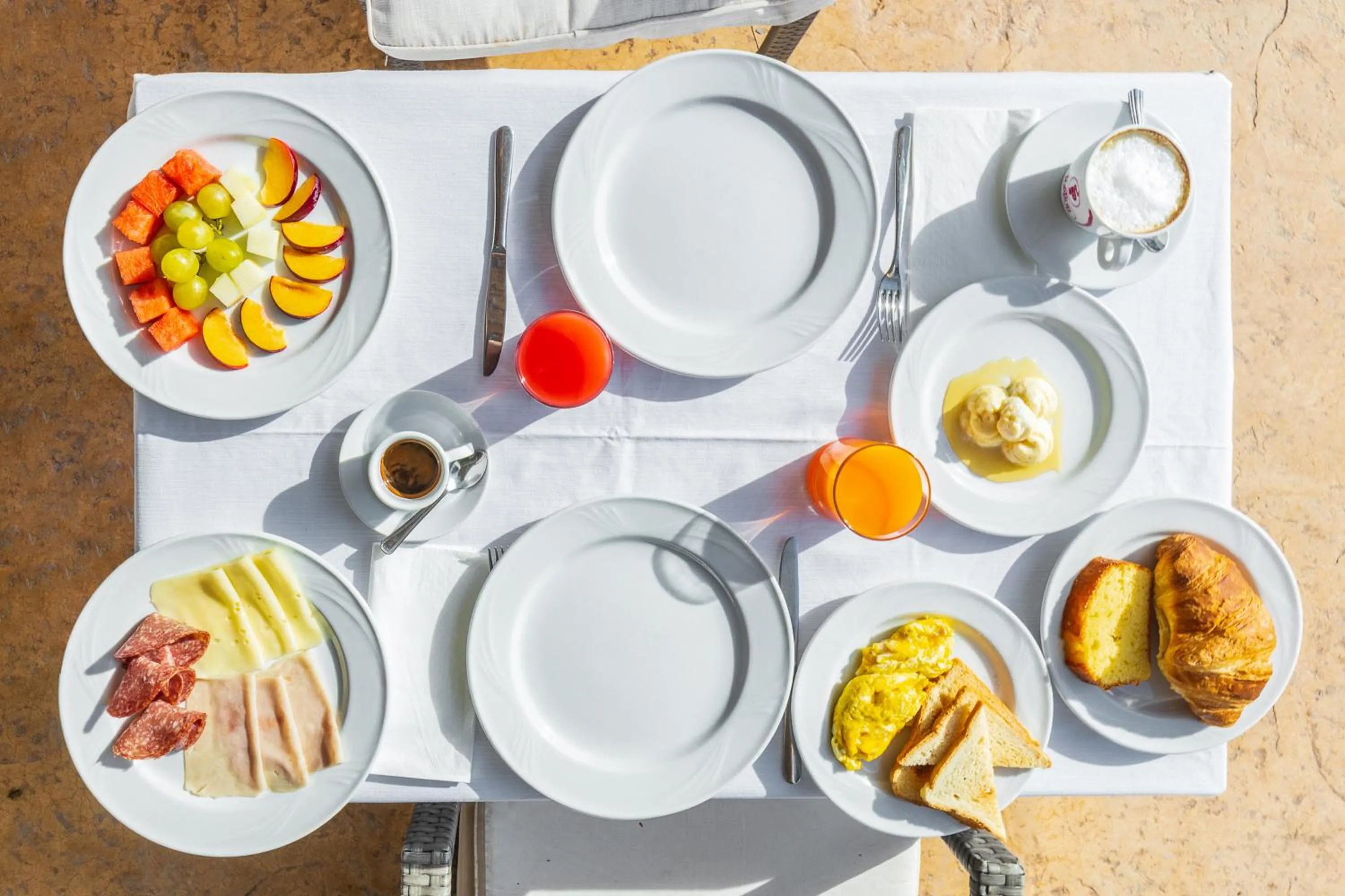 Restaurant/places to eat in Albergo Residenziale Menhirs